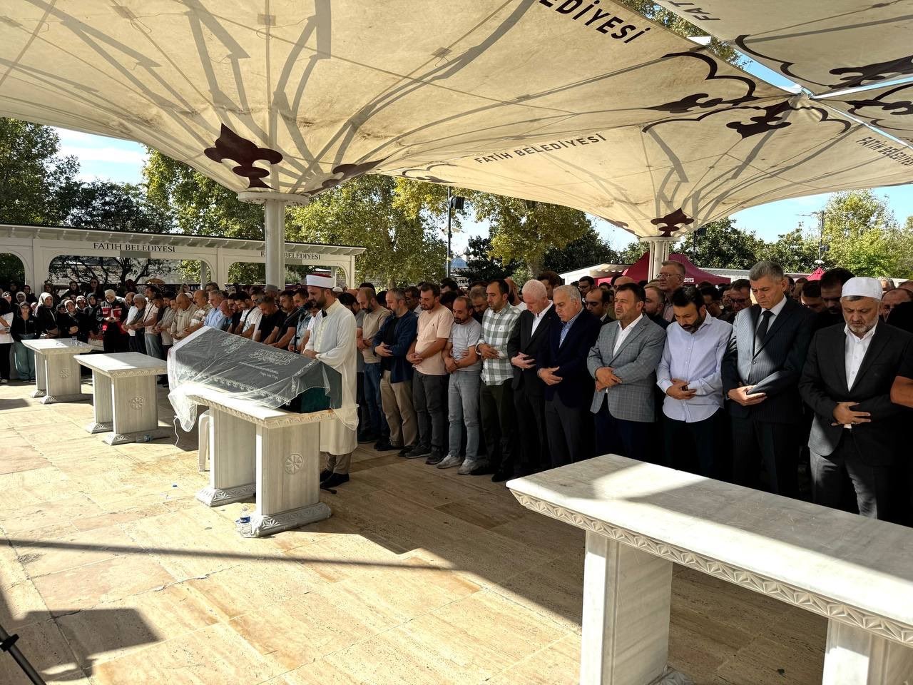 Fatih’te öldürülen İkbal Uzuner son yolculuğuna uğurlandı