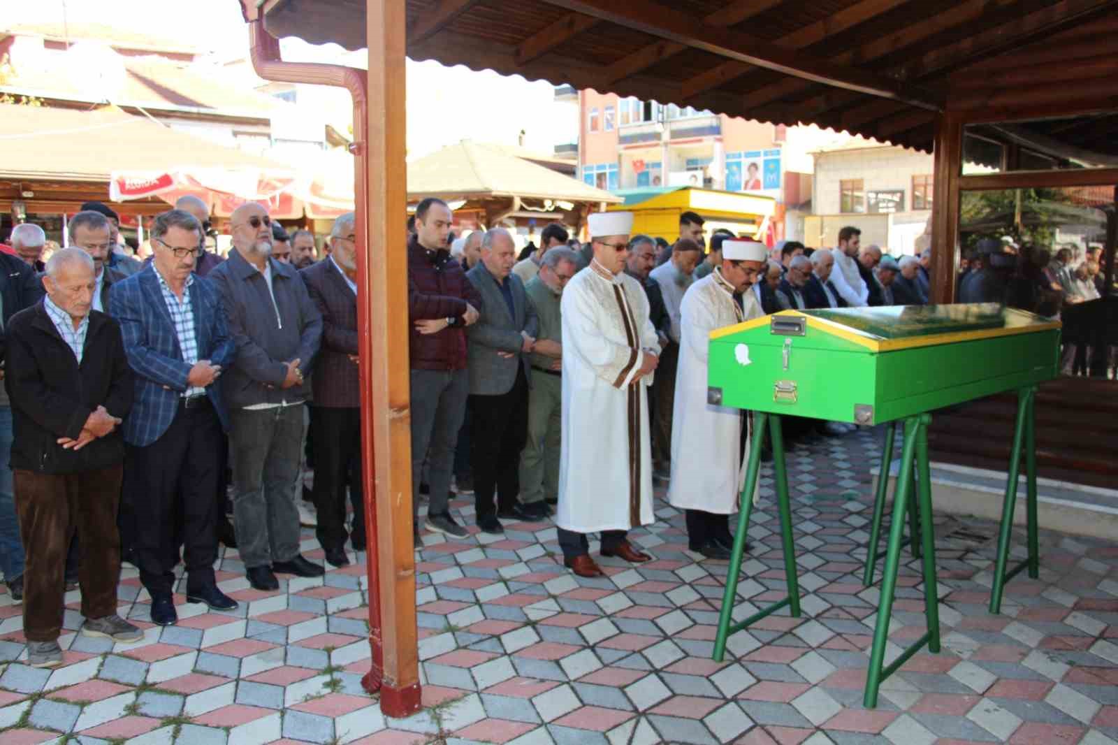 Takla atan otomobilde hayatını kaybeden çocuklar son yolculuğuna uğurlandı