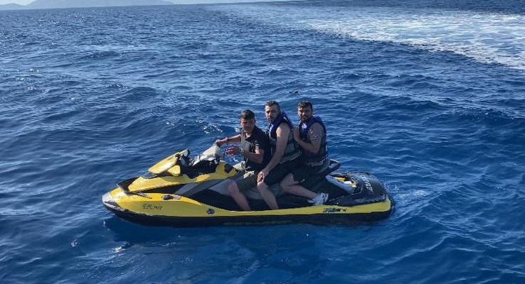 Jet ski ile Yunan adalarına geçemeden yakalandılar