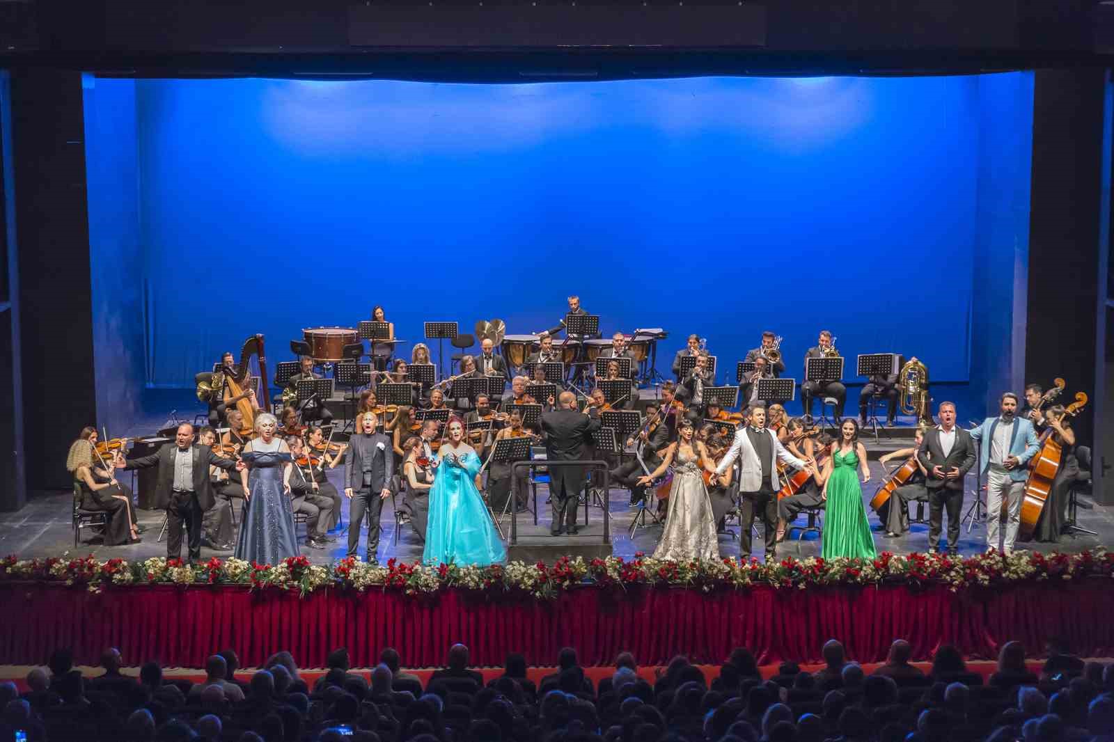 Yeni sanat sezonu &quot;Gala Konser&quot; ile başladı