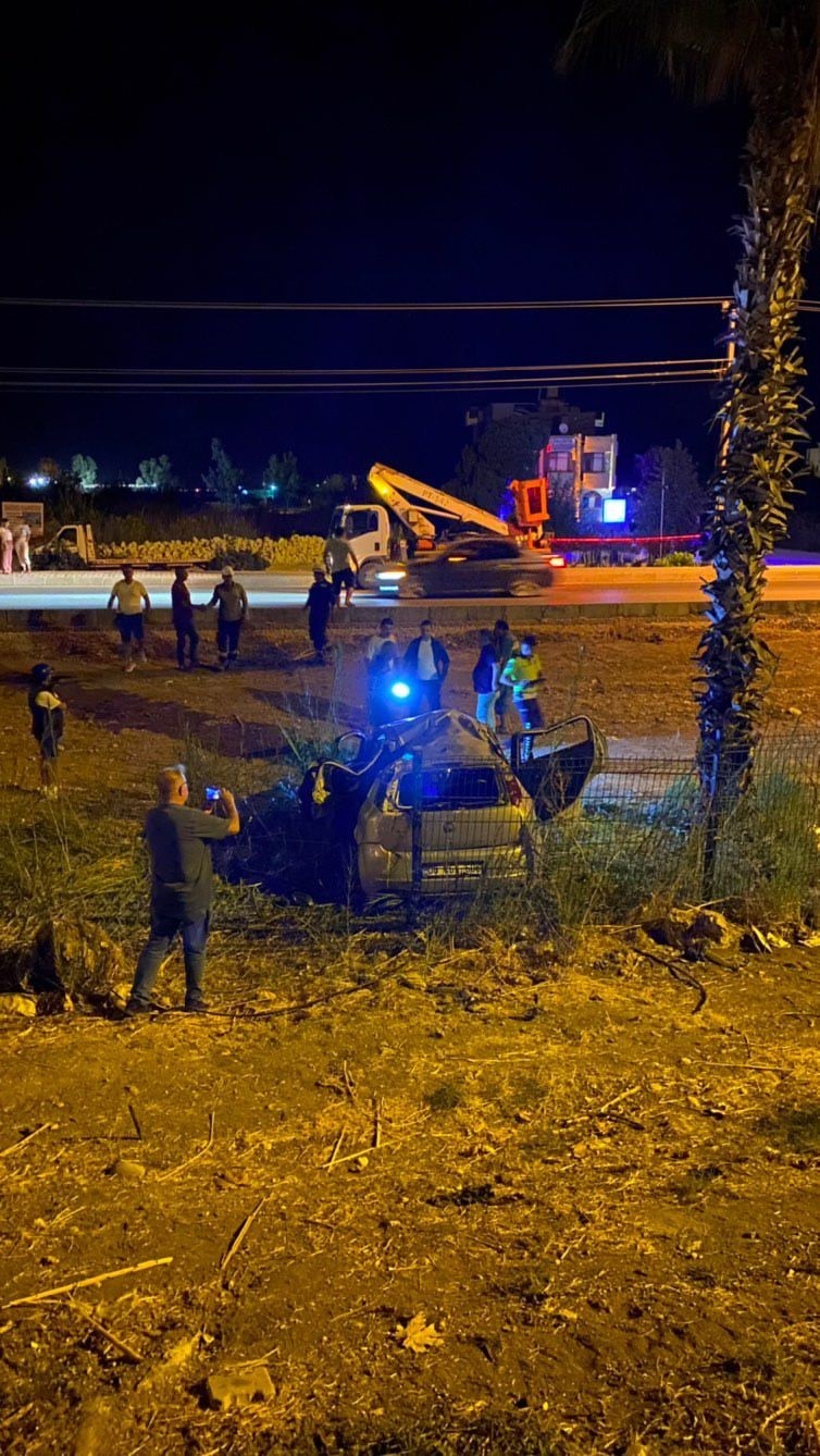 Finike’de kontrolden çıkan otomobil takla attı: 1 ölü, 3 yaralı
