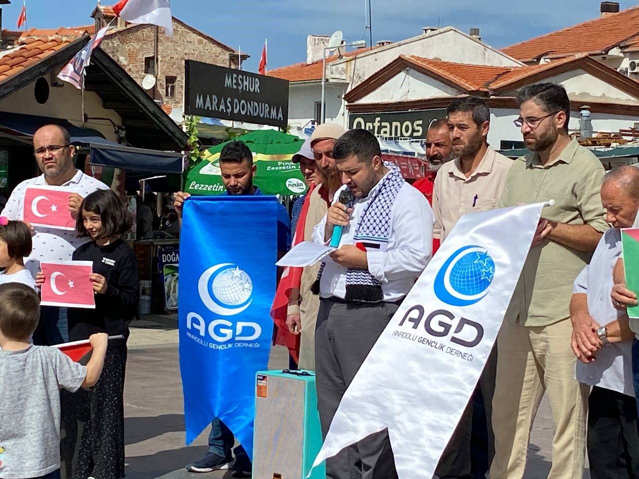 Ayvalık’ta Anadolu Gençlik Derneği’nden İsrail’e sert tepki
