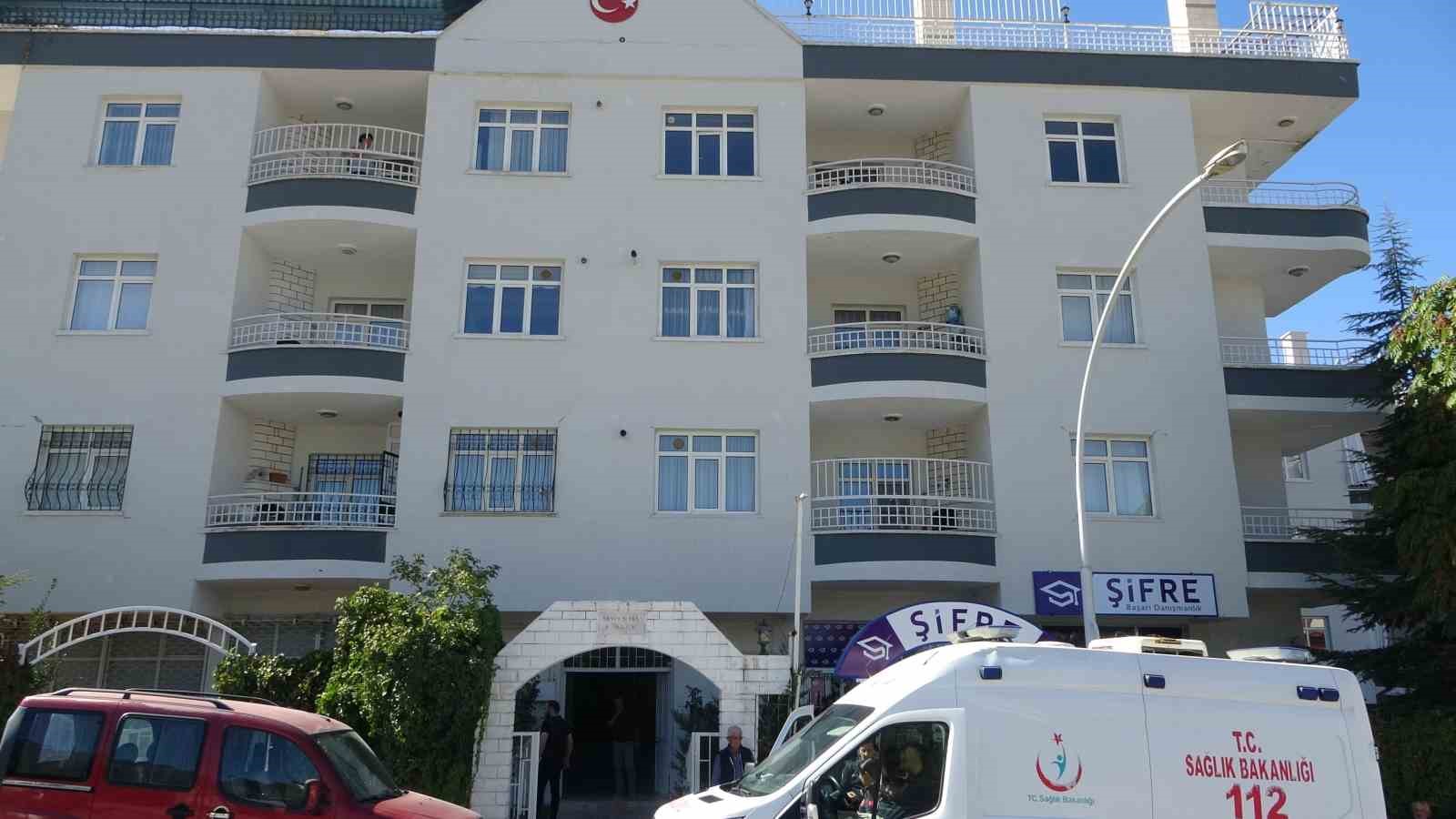 Banyoda korkunç ölüm: 55 yaşındaki şahıs banyoda kanlar içerisinde ölü bulundu 