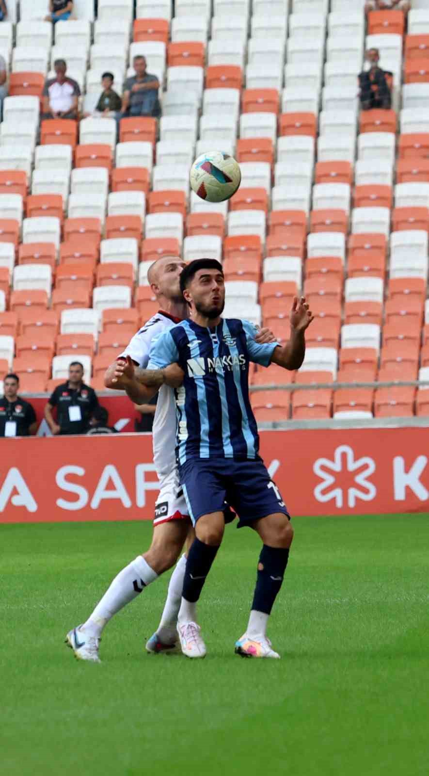 Trendyol Süper Lig: Adana Demirspor: 1 - Samsunspor:0 (İlk yarı)
