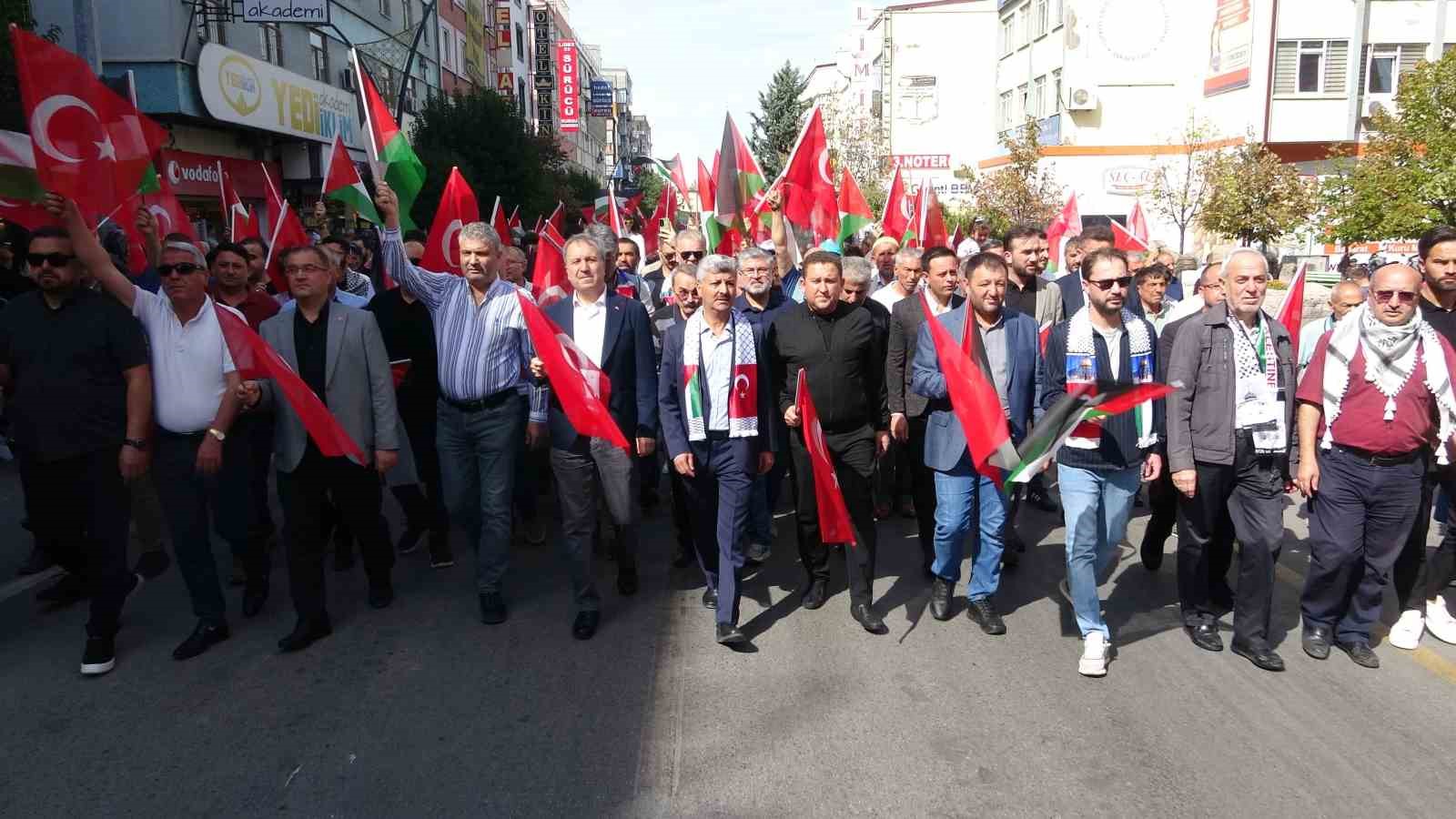 Isparta’da Gazze işgalinin 1’inci yıl dönümünde protesto yürüyüşü düzenlendi