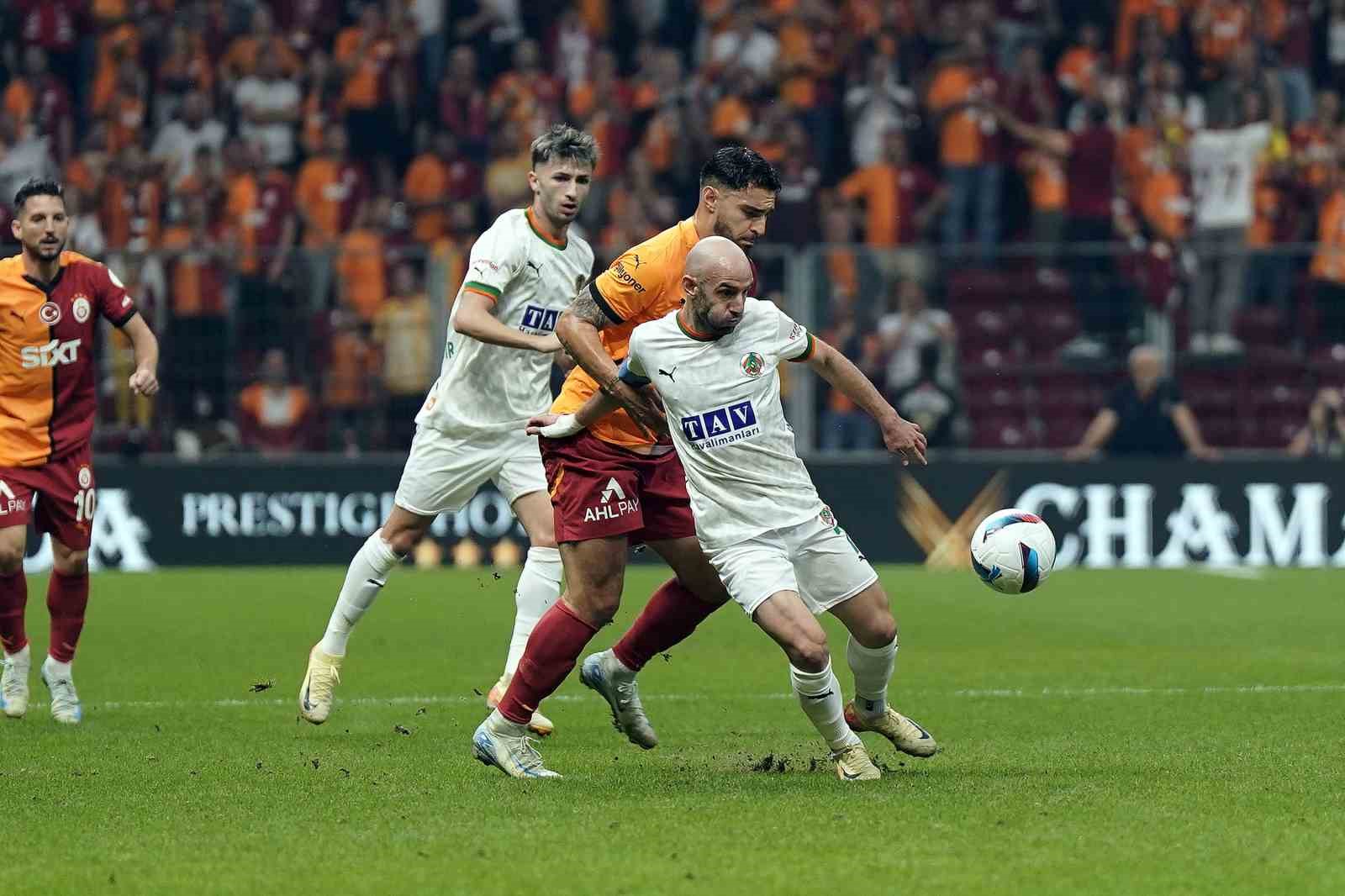 Trendyol Süper Lig: Galatasaray: 0 - Alanyaspor: 0 (Maç devam ediyor)
