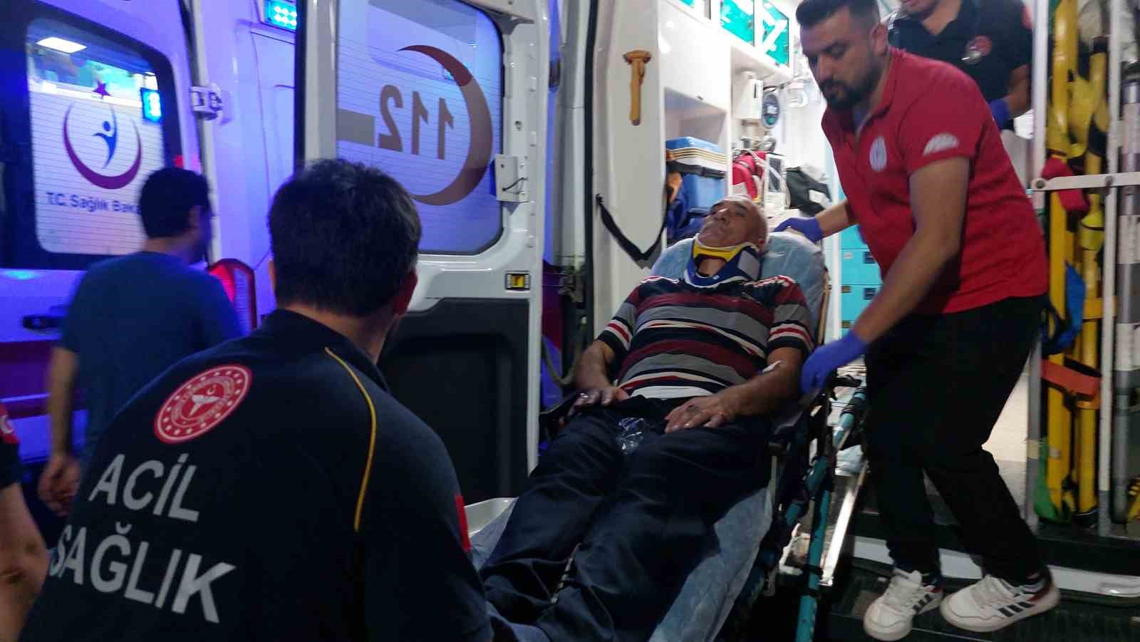 Samsun’da tramvay ile ambulans çarpıştı: 4 sağlık çalışanı yaralandı