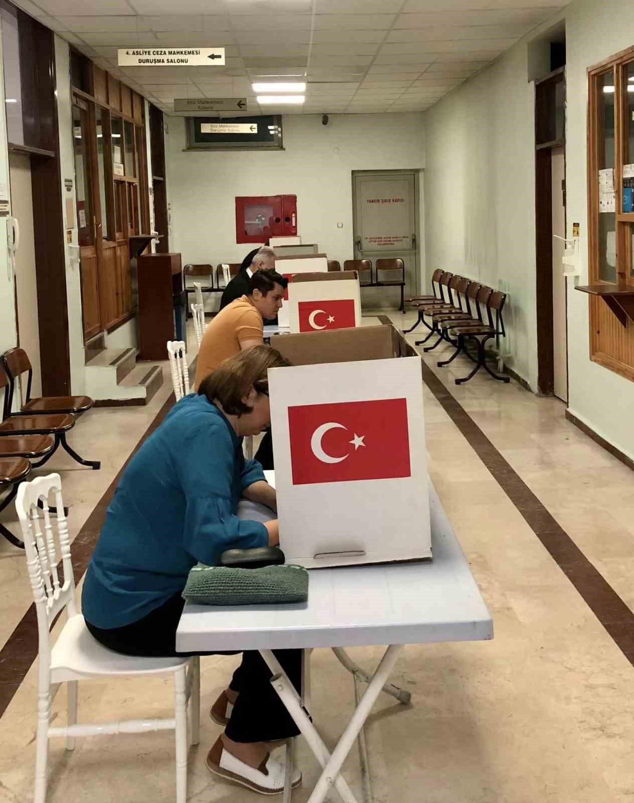 Kütahya Baro Başkanı Sunay güven tazeledi
