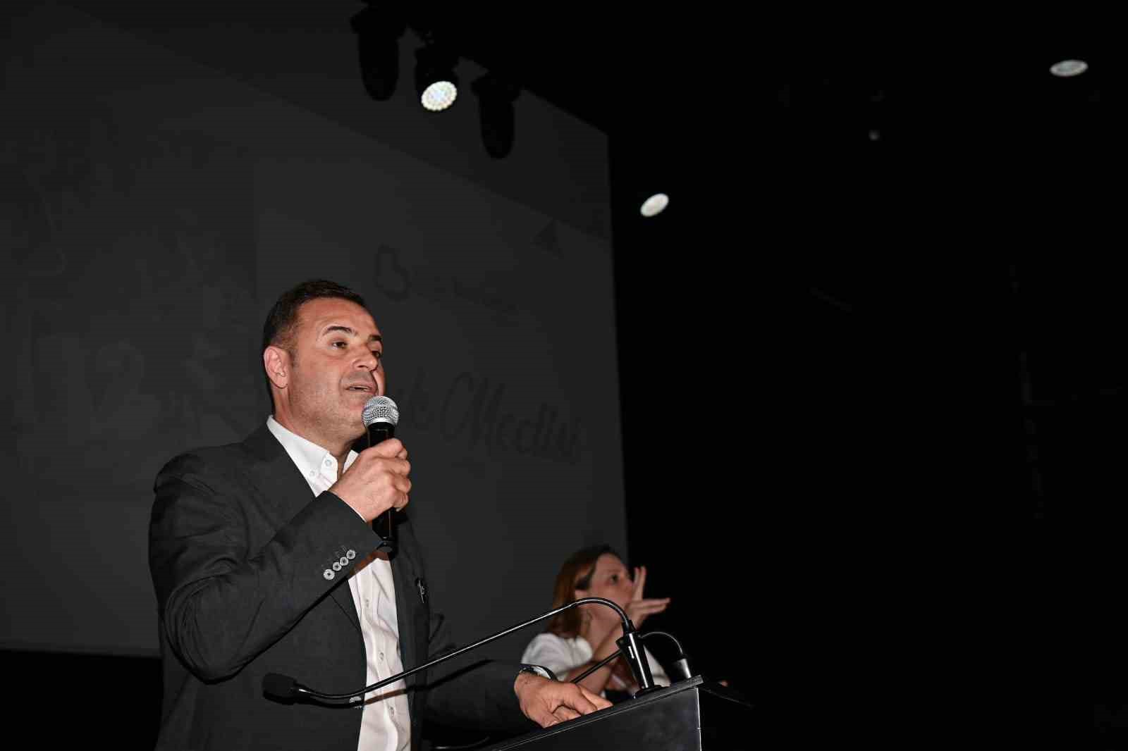 Başkan Akın&rsquo;a &ccedil;ocuklardan sevgi seli
