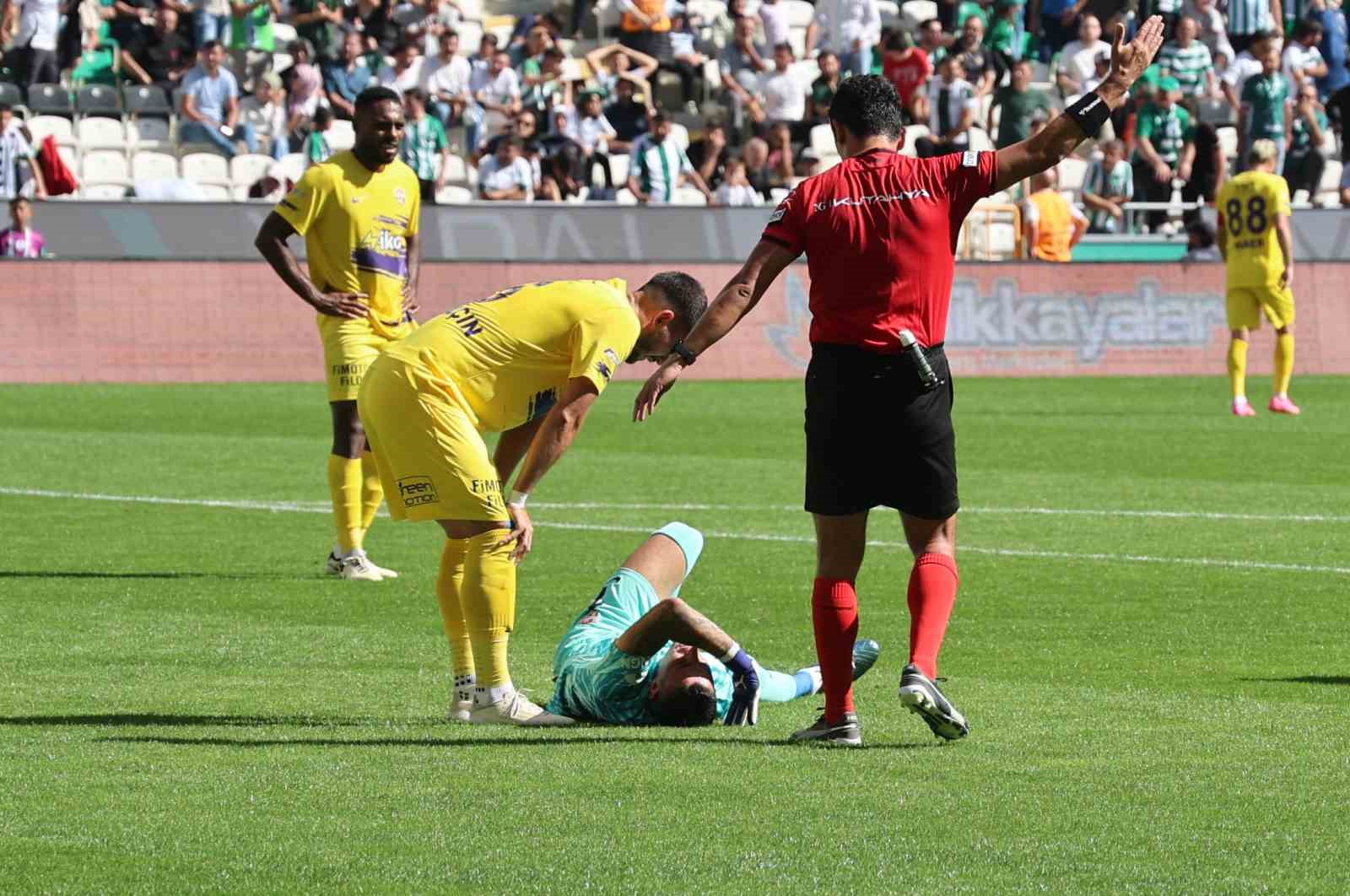 Trendyol S&uuml;per Lig: Konyaspor: 0 - Ey&uuml;pspor: 0 (İlk yarı)

