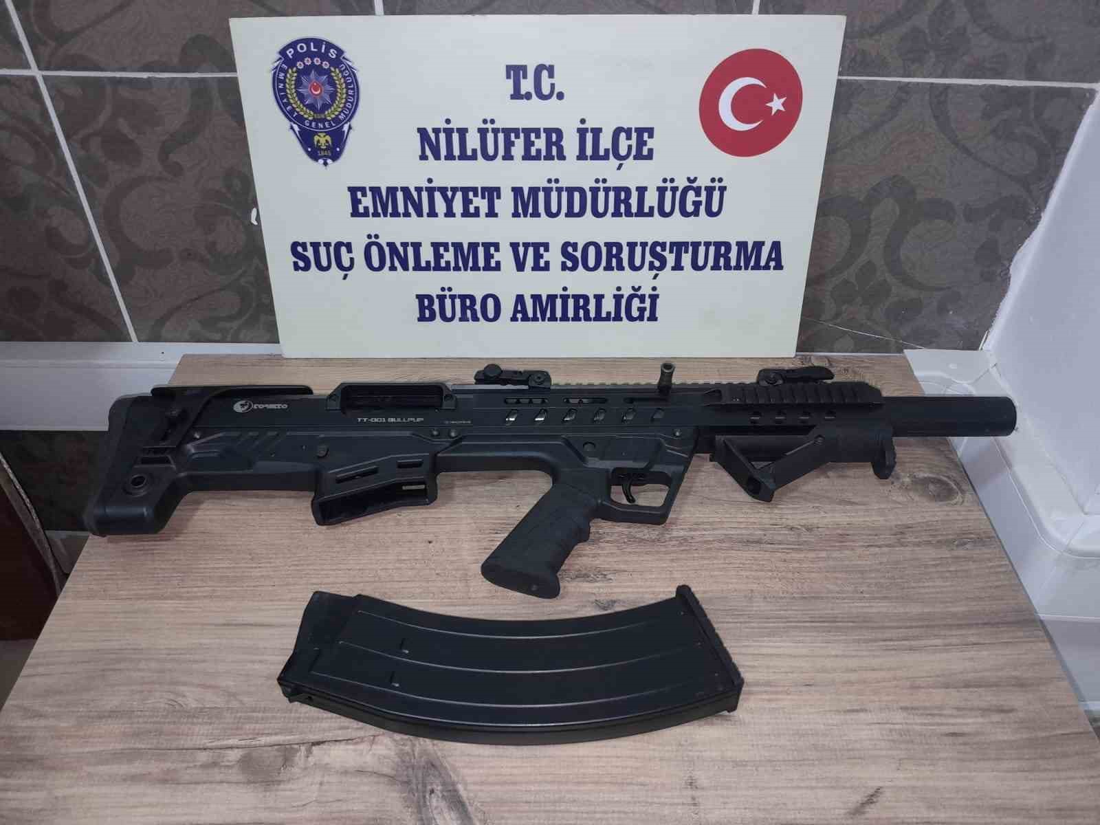 Uzun namlulu silahla havaya böyle ateş açtı