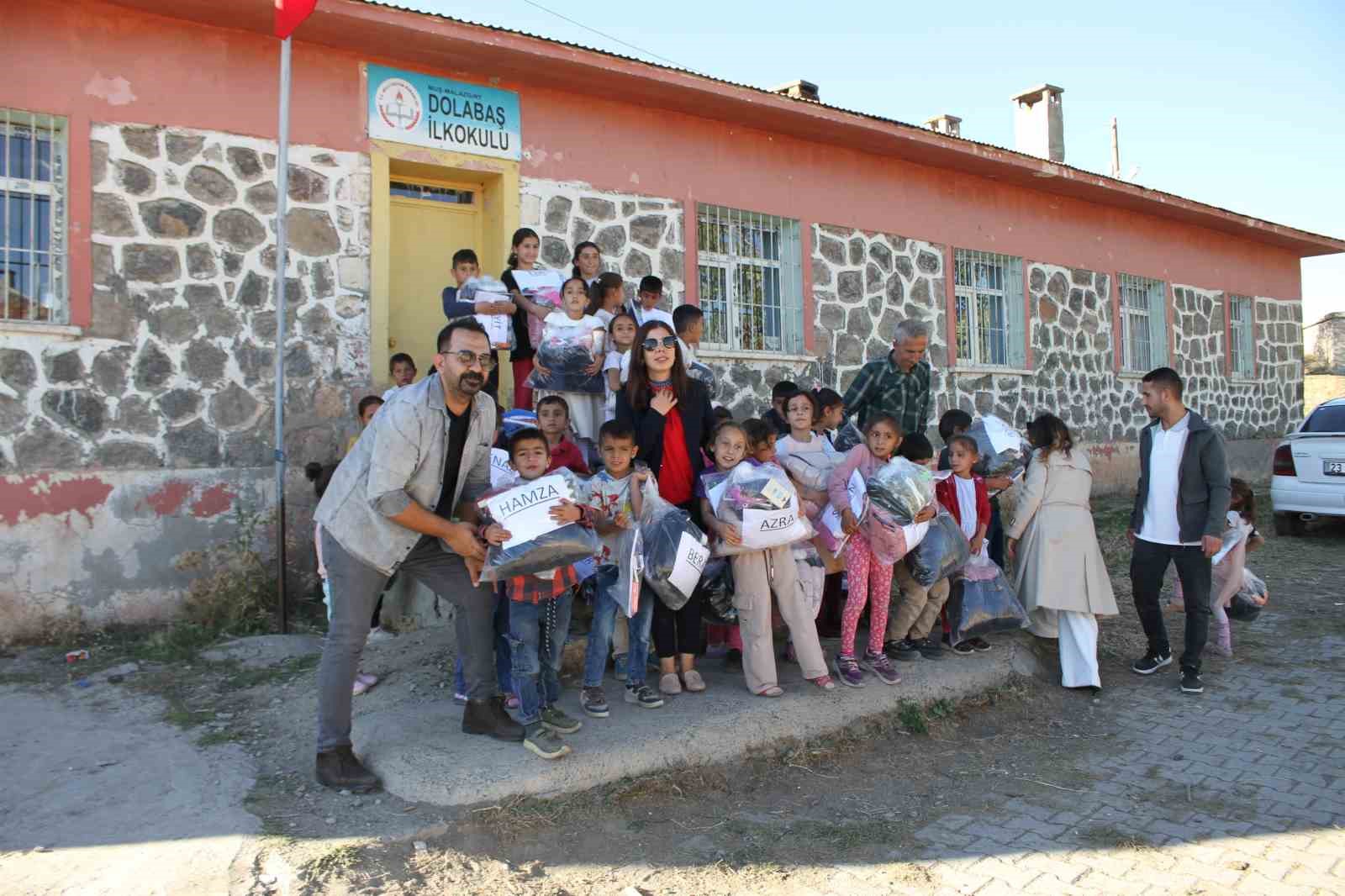 Eğitime gönül veren öğretmenler Malazgirt’te çocukların kahramanı oldular