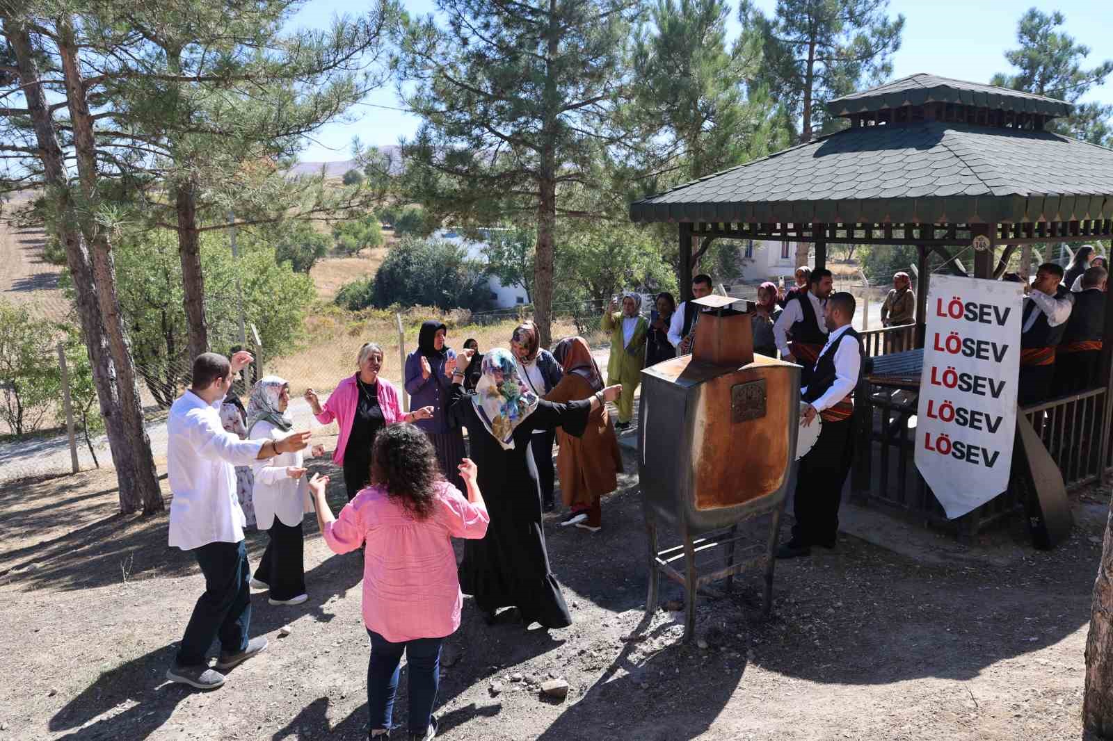 Lösemi hastaları kürsübaşı etkinliği ile moral buldu
