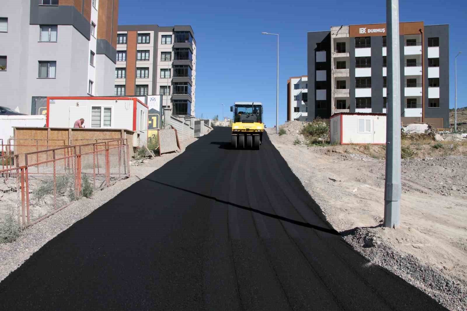 Talas’ta sonbahar asfaltı hız kesmiyor