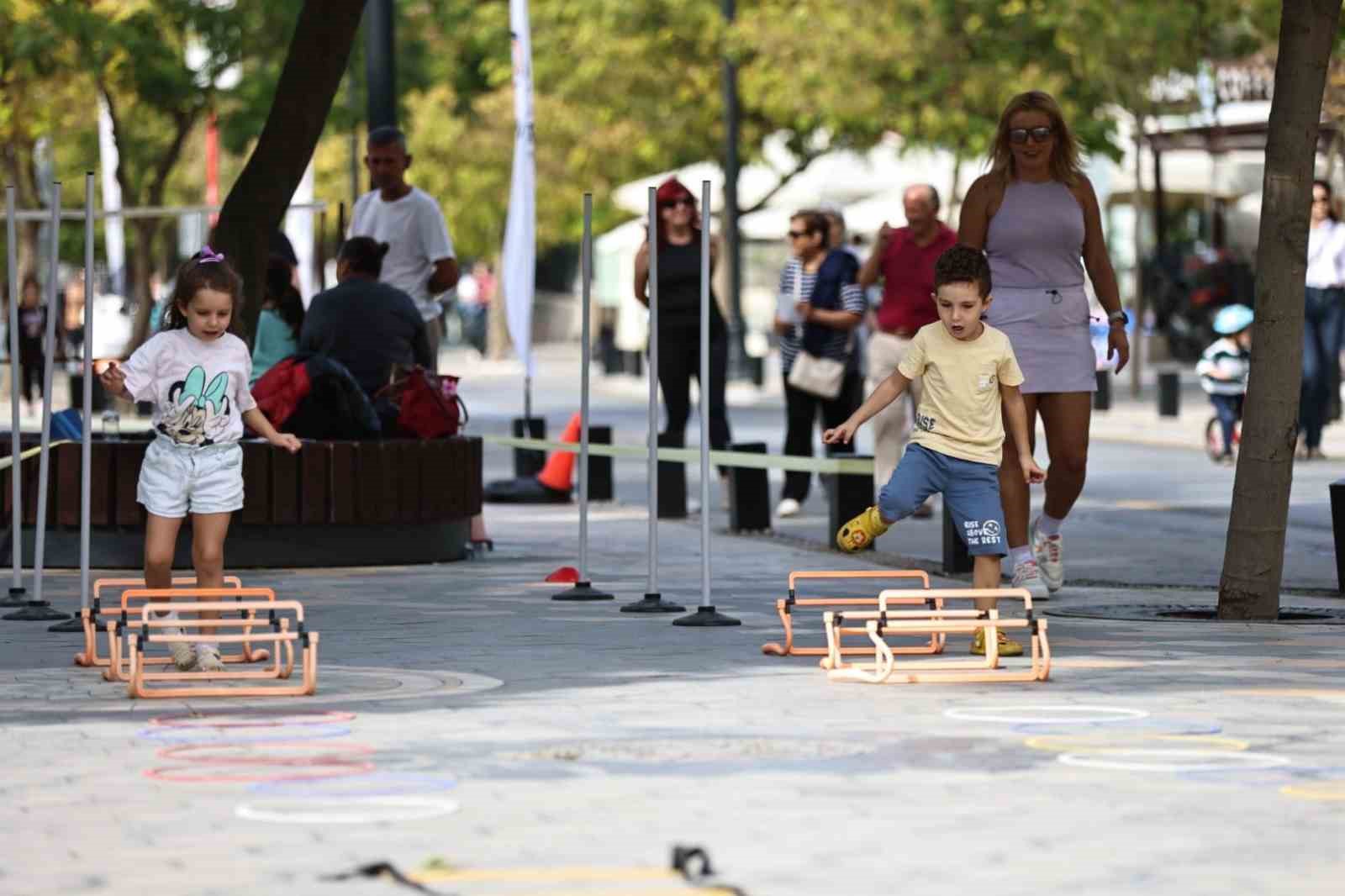 Çamlık Bulvarı çocuklar için trafiğe kapatıldı