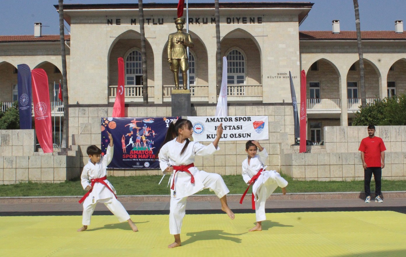 Mersin’de Amatör Spor Haftası yürüyüşle başladı