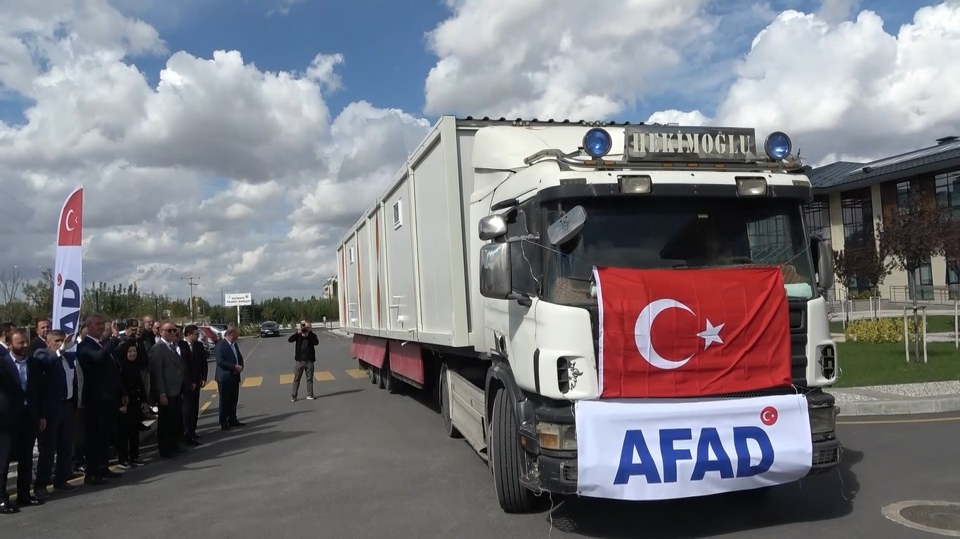 Selden etkilenen Bosna Hersek’e Kütahya’dan 60 adet konteyner