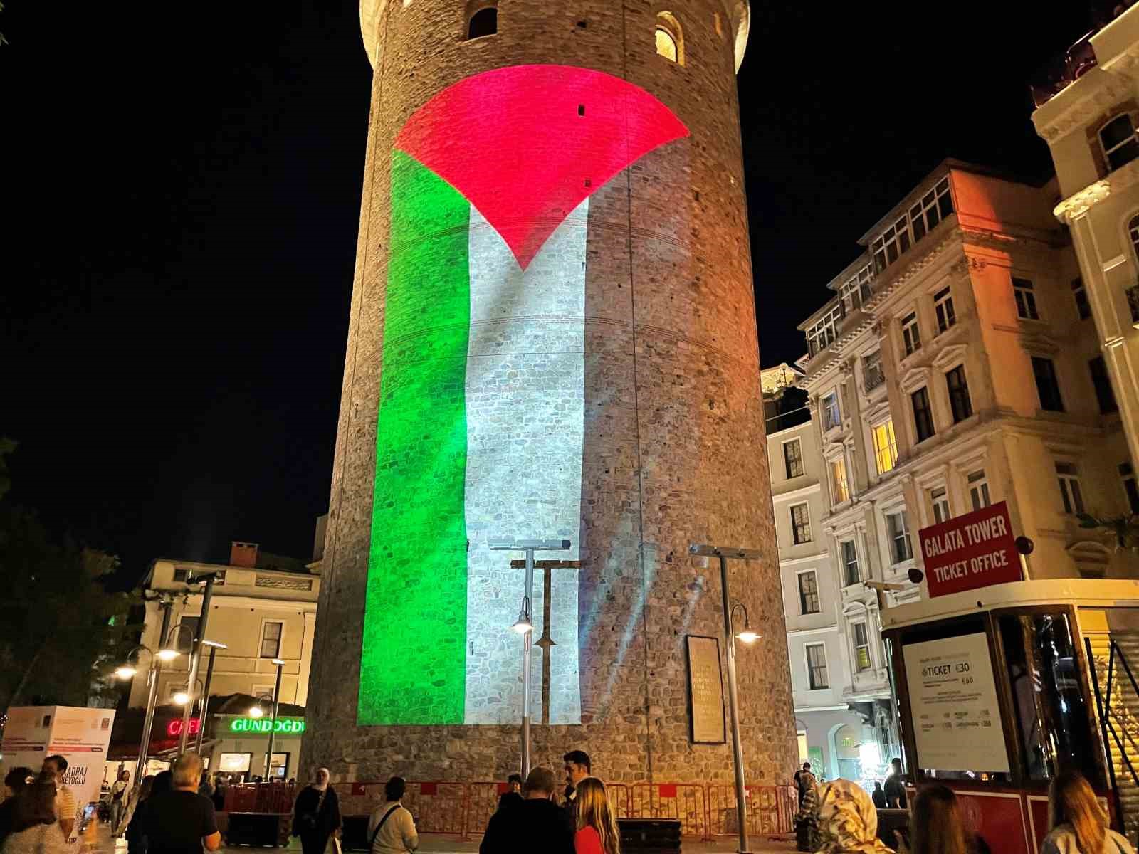 Galata Kulesi’ne Filistin bayrağı yansıtıldı 