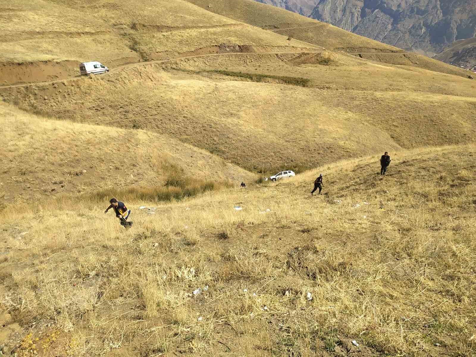 Hakkari’de araç şarampole yuvarlandı: 1 yaralı