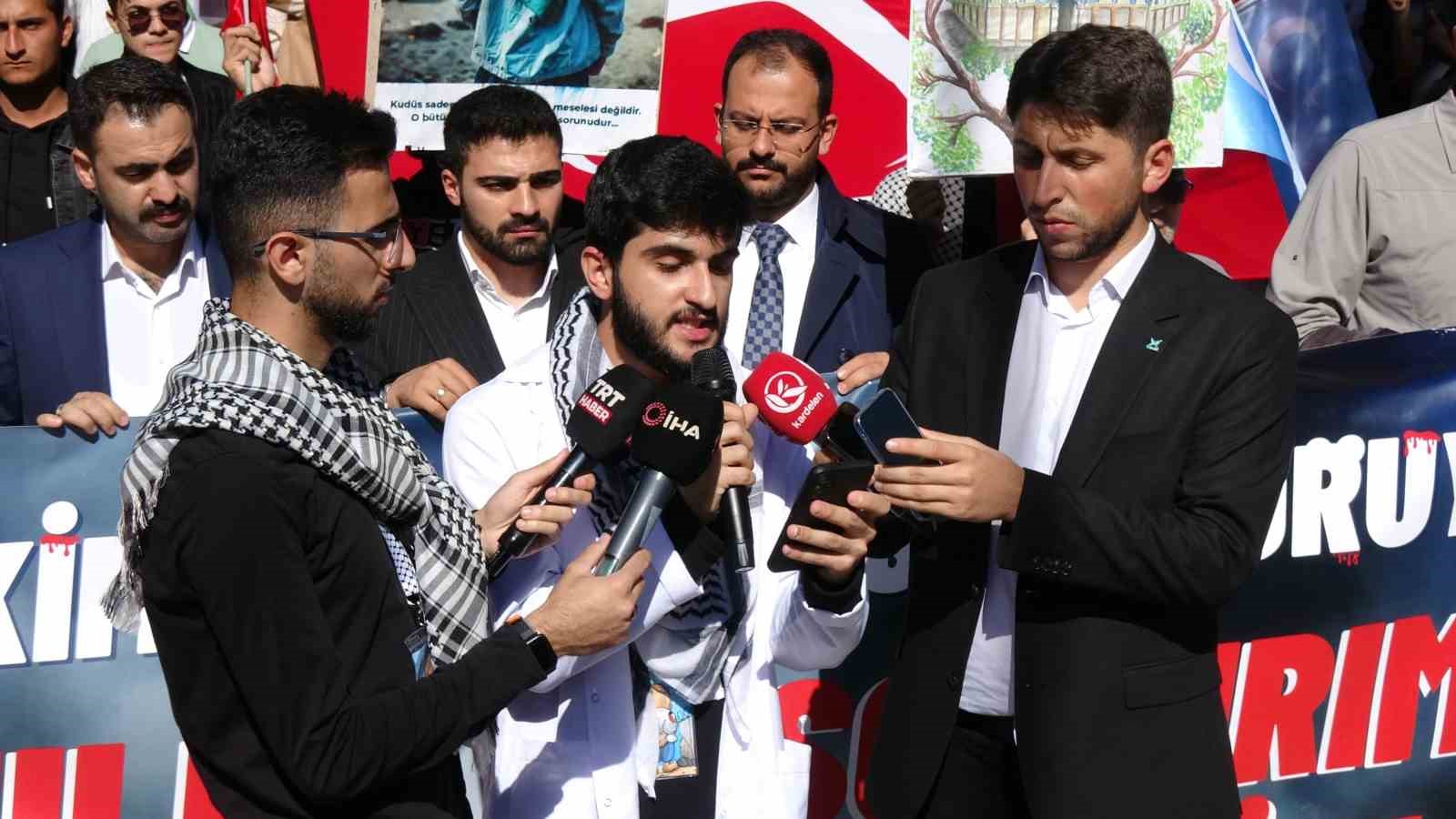 &Uuml;niversiteli gen&ccedil;ler Erzurum&rsquo;da Filistin&rsquo;e destek i&ccedil;in y&uuml;r&uuml;d&uuml;
