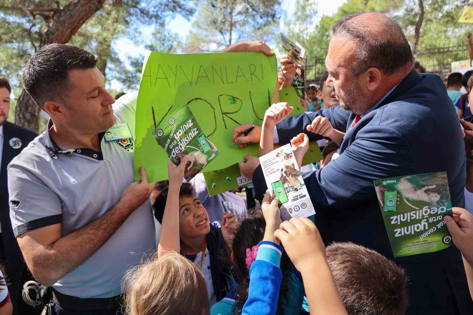 Uşaklı miniklere hayvan sevgisi anlatıldı