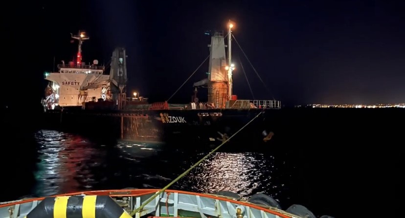 Çanakkale Boğazı’ndan geçen kuru yük gemisi makine arızası yaptı