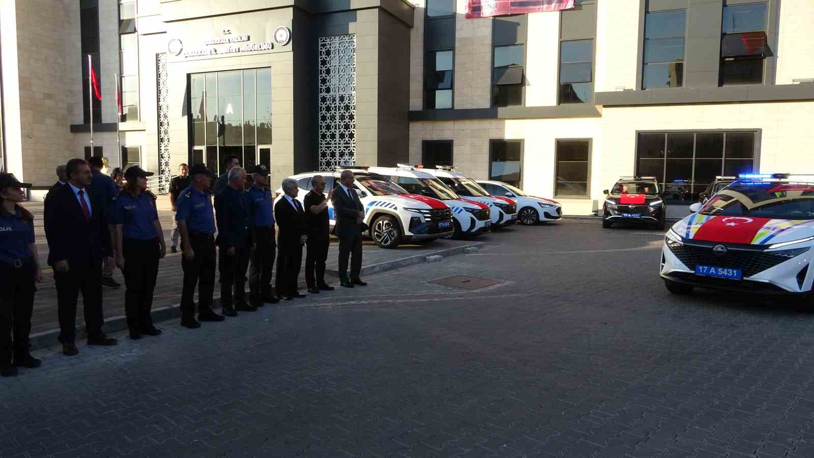 &Ccedil;anakkale İl Emniyet M&uuml;d&uuml;rl&uuml;ğ&uuml;&rsquo;nde Asayiş ve Trafik ekiplerinde kullanılacak 10 yeni ara&ccedil; hizmete başladı
