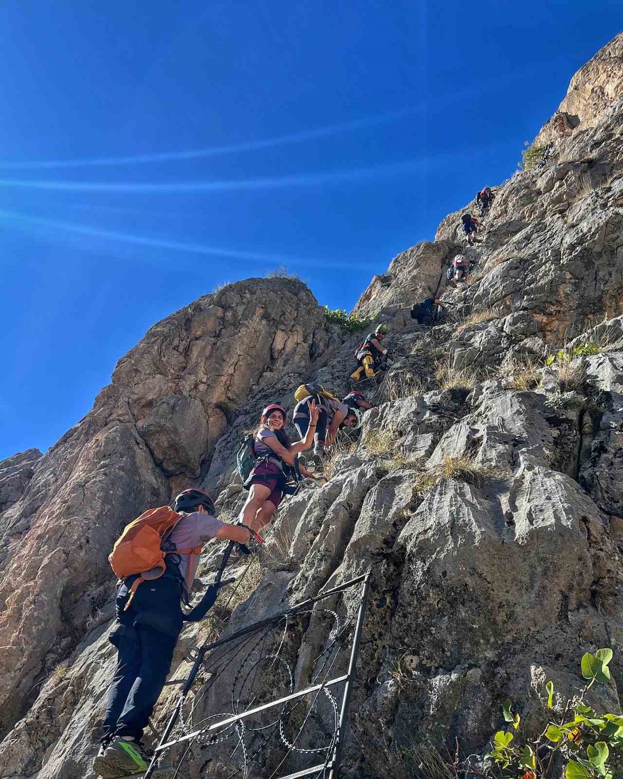Dağcılar Kemaliye&rsquo;de tırmanış ger&ccedil;ekleştirdi
