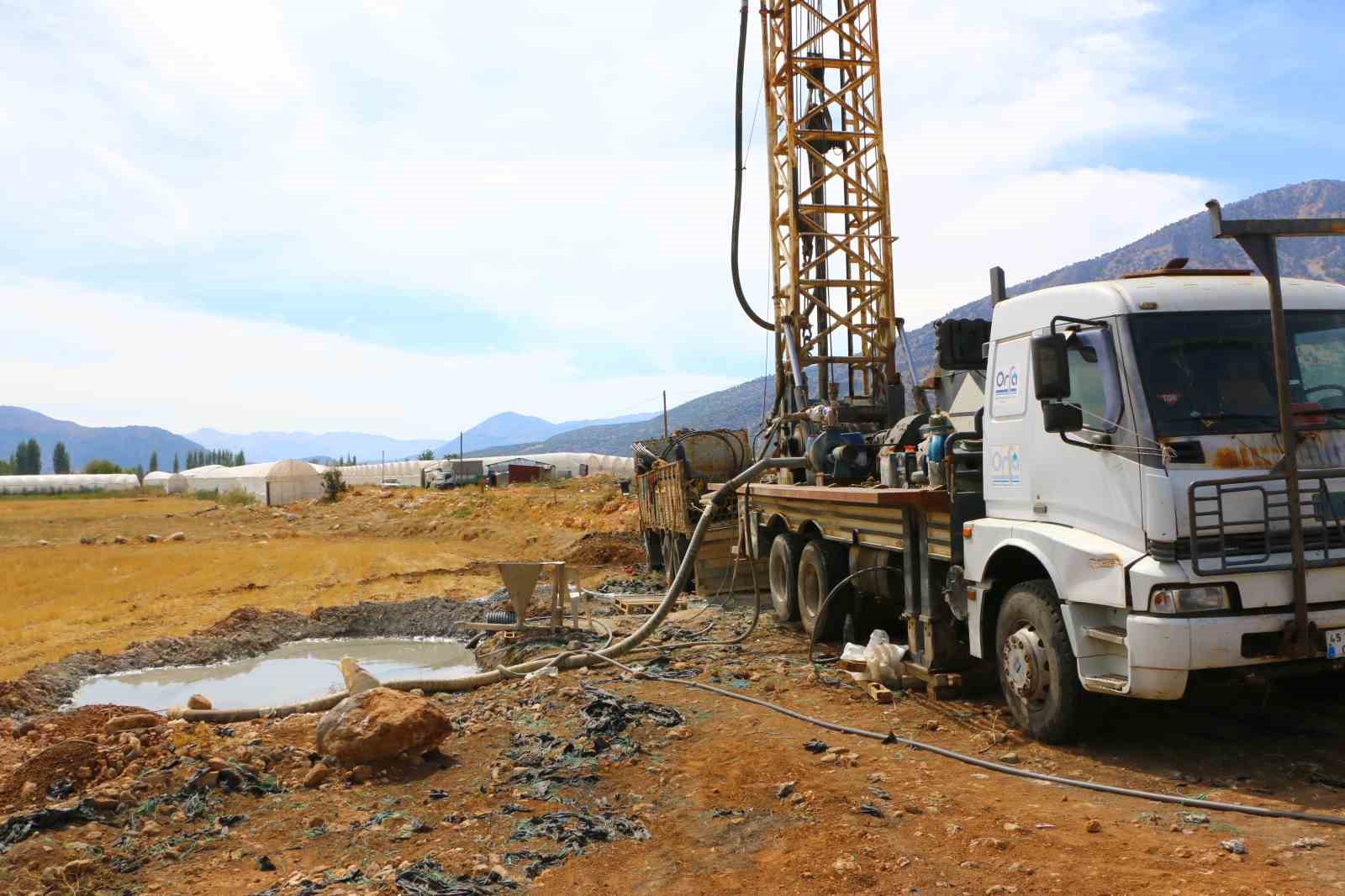 Elmalı’da 10 mahalleye içme suyu sondaj kuyusu açılıyor
