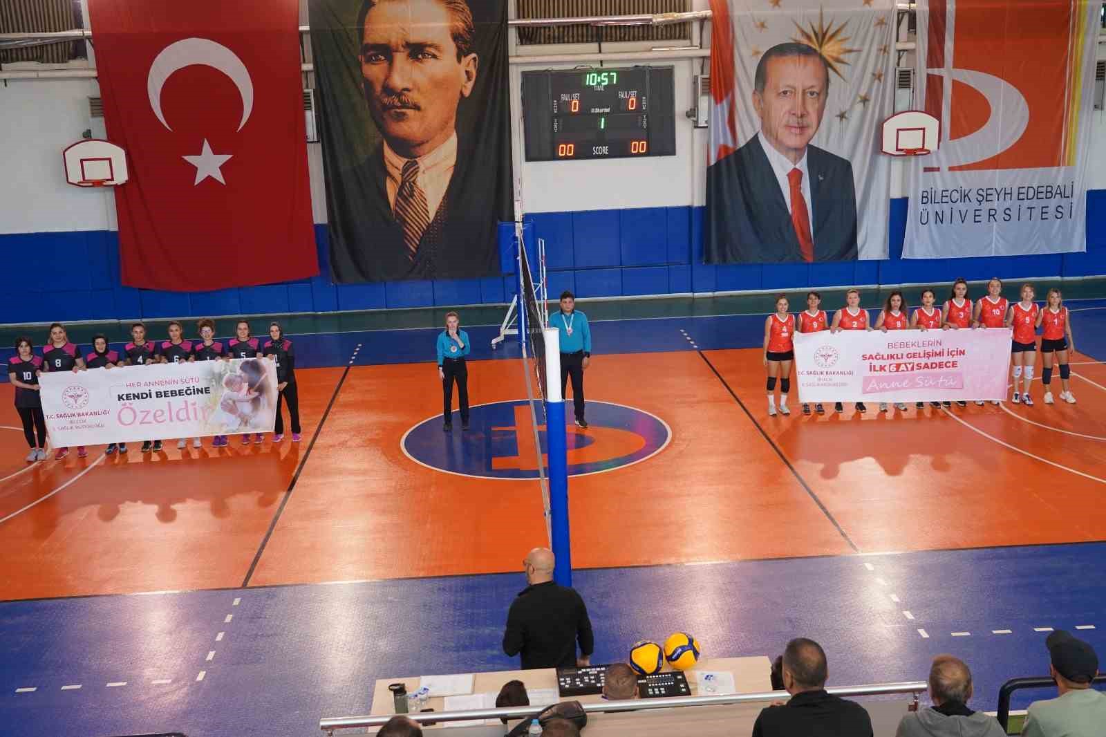 Anne s&uuml;t&uuml;n&uuml;n &ouml;nemini pankartlarla vurguladılar
