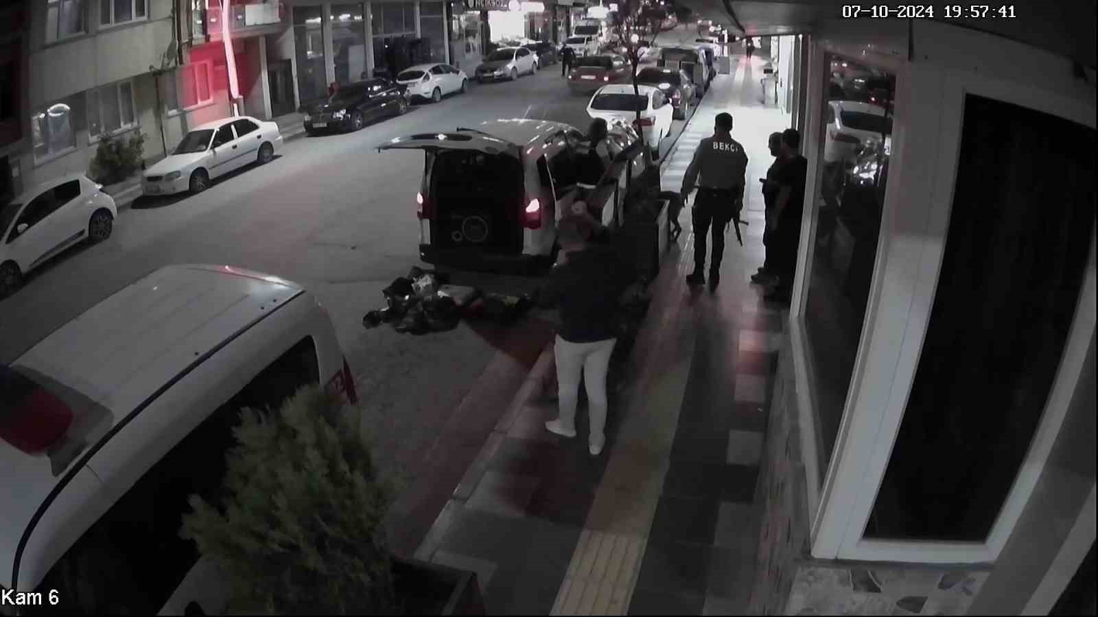 Ş&uuml;phe &uuml;zerine durdurulan ara&ccedil;tan uyuşturucu madde ve makaron &ccedil;ıktı
