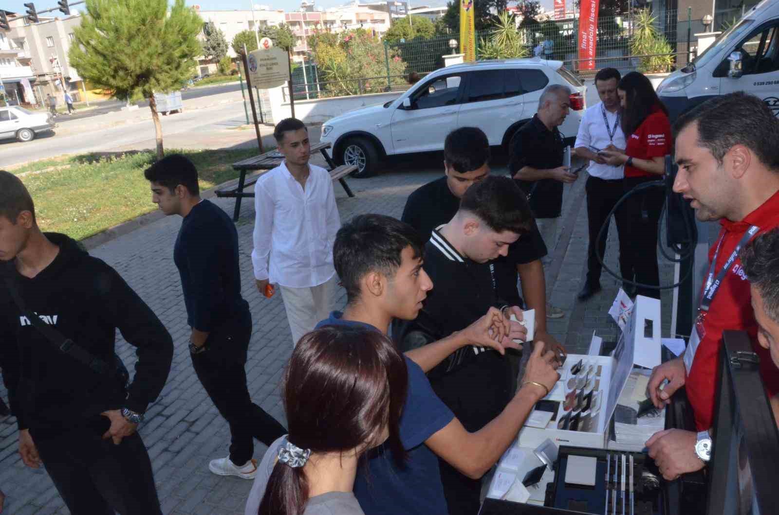 Geleceğin elektrikçi ustalarına sektördeki yenilikler tanıtıldı
