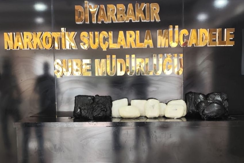 Diyarbakır Havalimanı’nda 11 kilo 400 gram skunk ele geçirildi