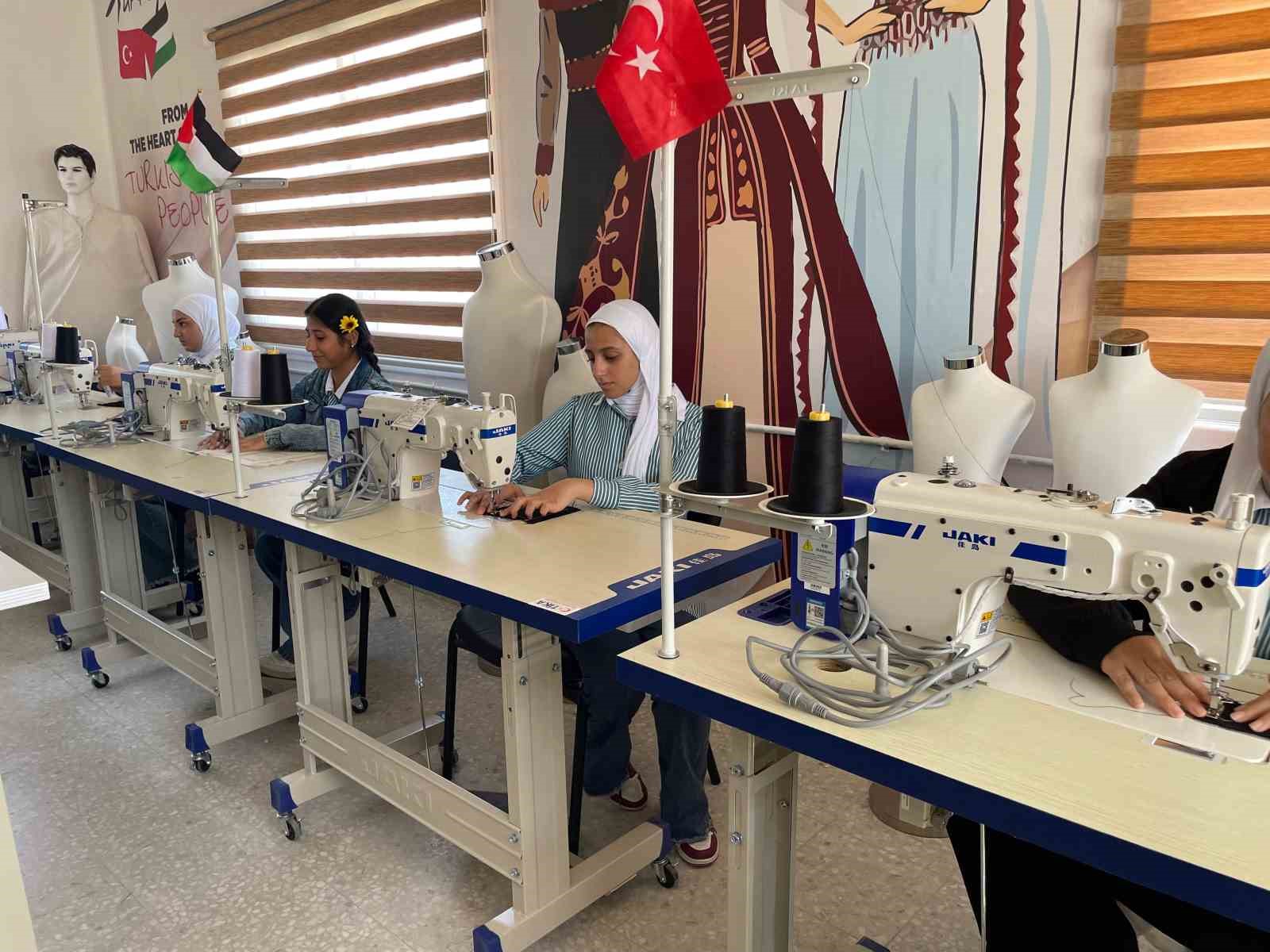 TİKA’nın desteğiyle Filistin Sinjel Kız Lisesinde “Terzilik ve Moda Tasarımı” bölümü kuruldu 