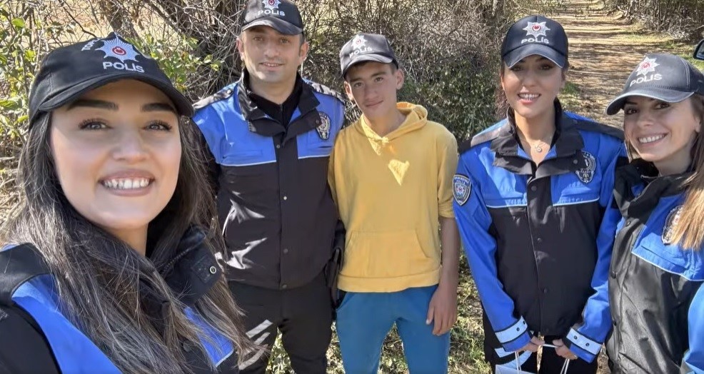 Polislerden yaylada &ccedil;obanlık yapan gence ziyaret
