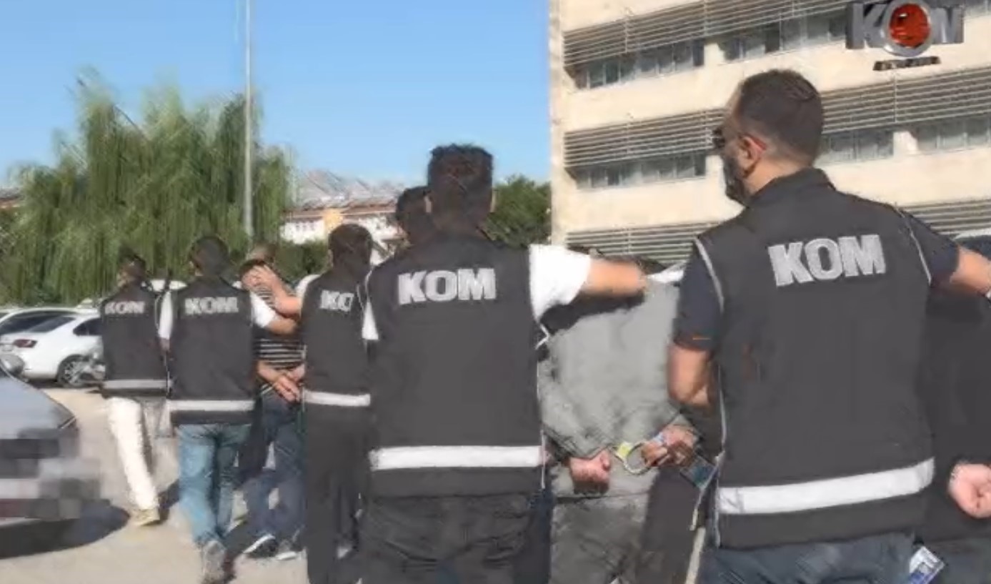 Antalya&rsquo;da 200 milyon TL&rsquo;lik tefeci operasyonu: 5 tutuklama
