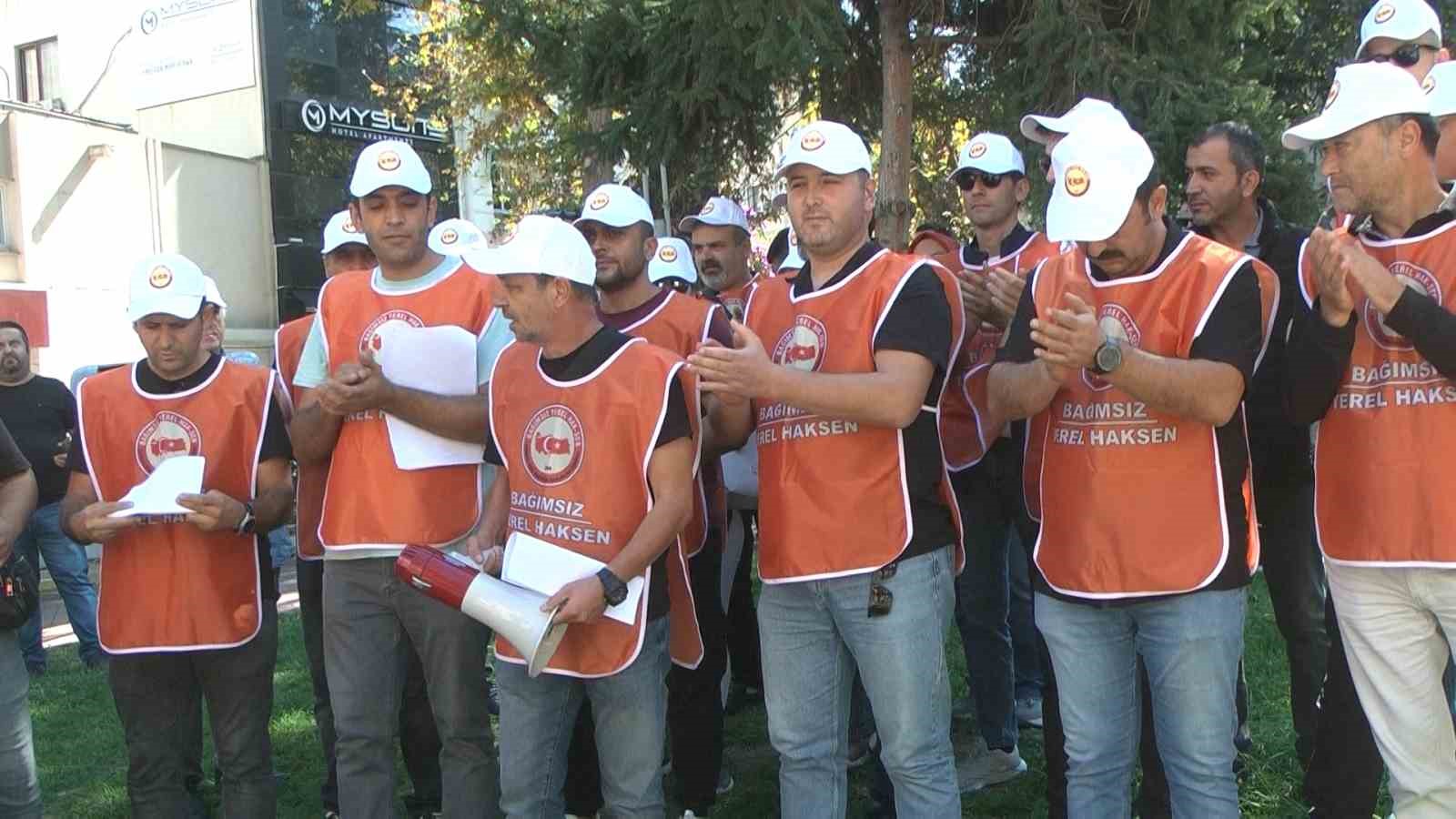 Yalova Belediyesi’nde haklarını alamayan memurlar iş bıraktı
