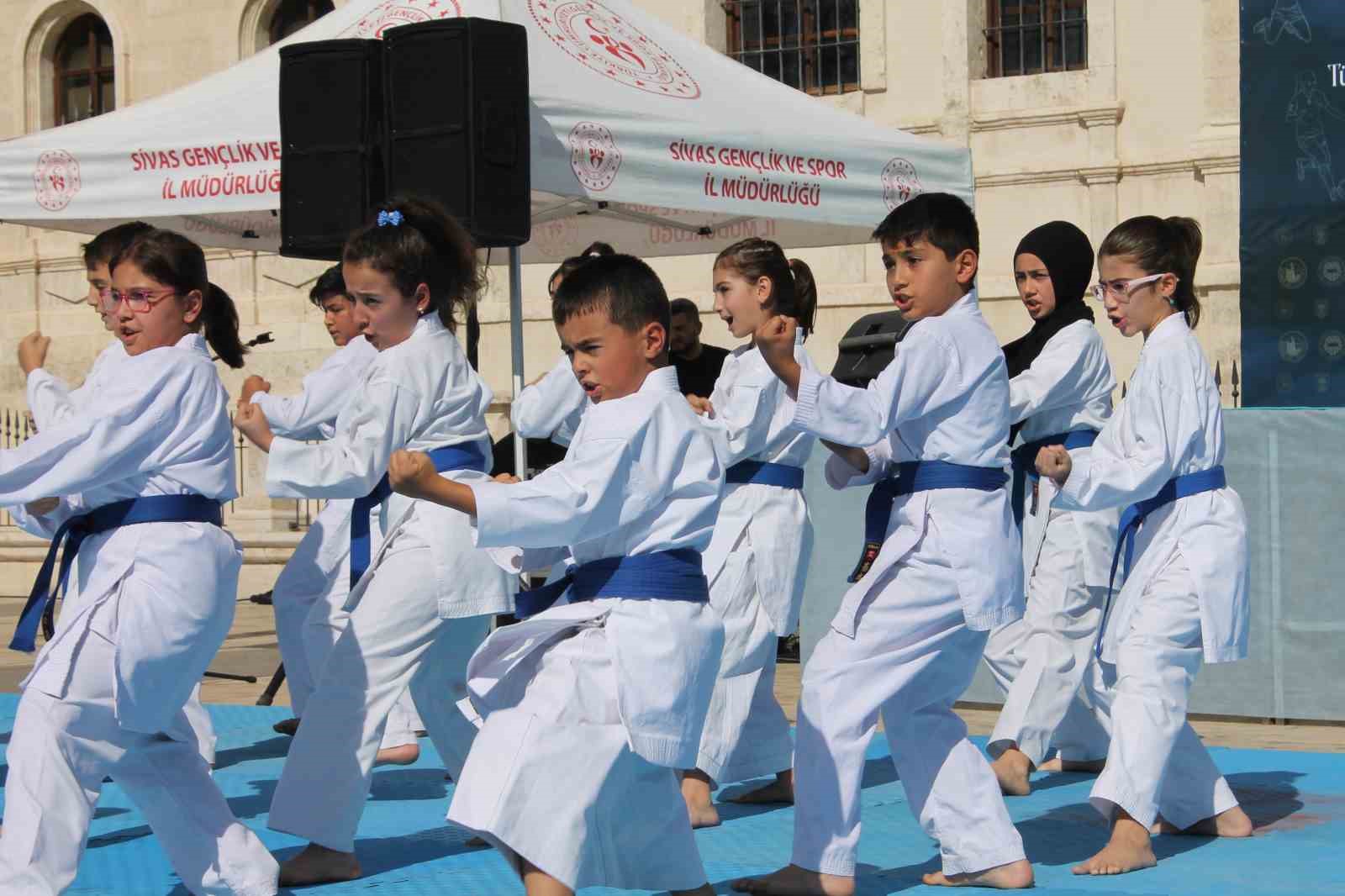 Sivas’ta Amatör Spor Haftası renkli etkinliklerle başladı