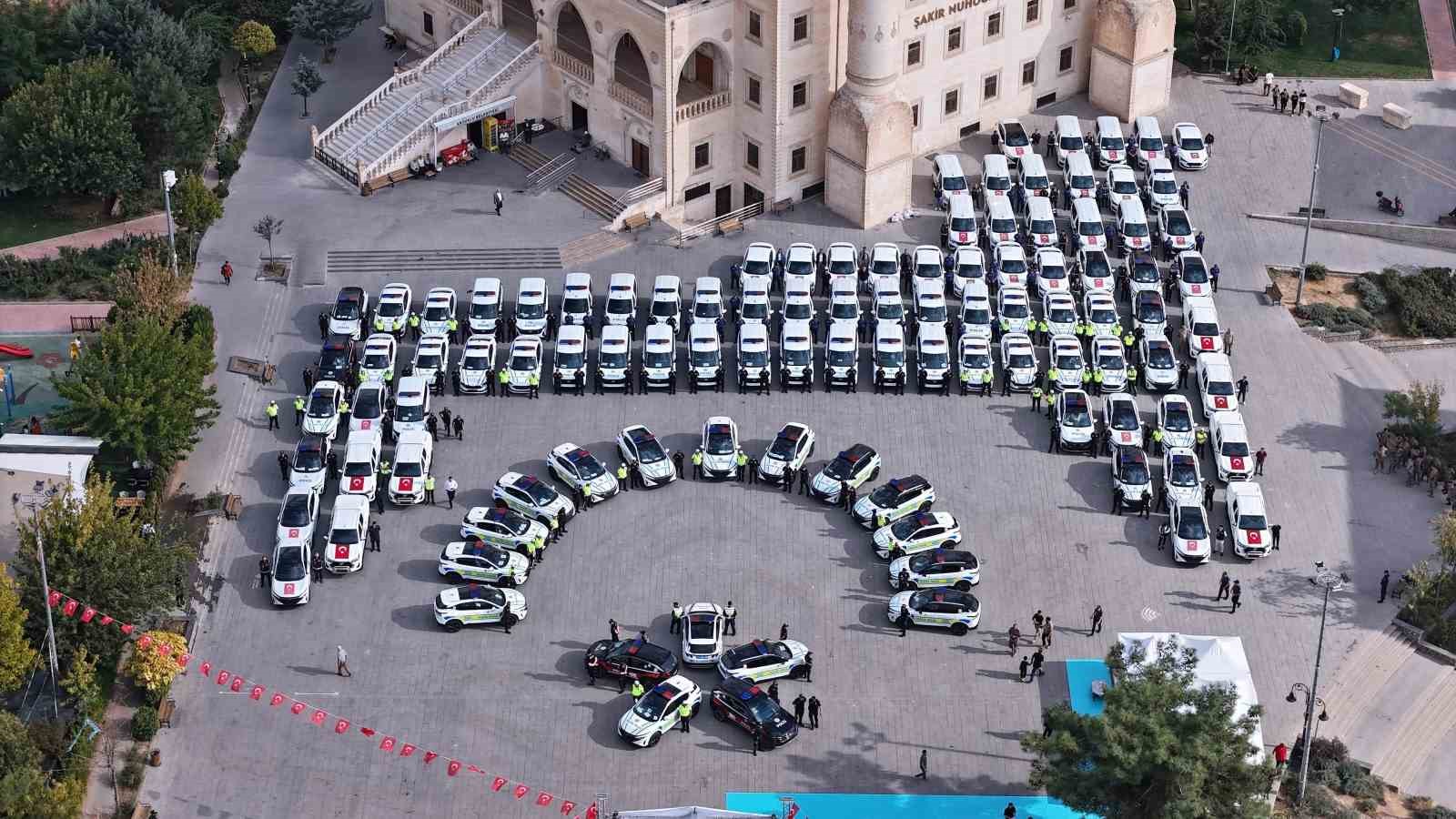 Mardin’de emniyet ve jandarmaya 55 aracın teslimi törenle yapıldı