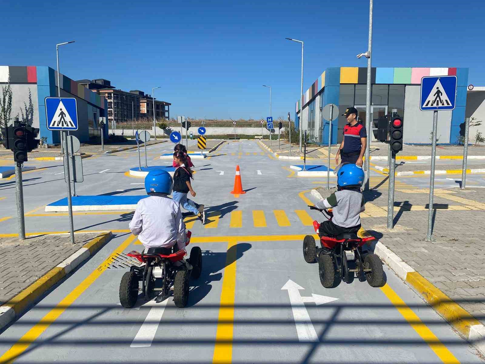 Çorlu Trafik Eğitim Parkı’nda öğrencilere trafik eğitimi verildi
