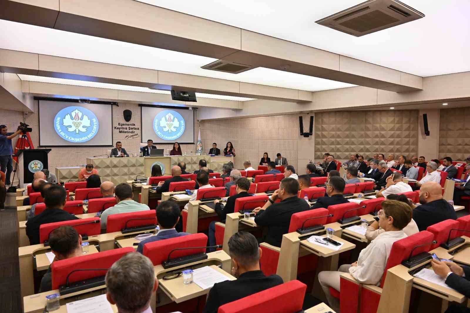 Manisa B&uuml;y&uuml;kşehir Meclisi&rsquo;nde kadın cinayetlerine dikkat &ccedil;ekildi
