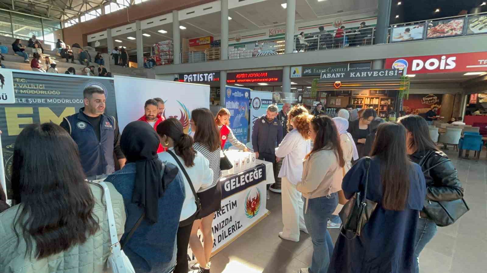 Öğrenciler daha güvenli hissetsin diye polis tüm birimleriyle sahaya indi