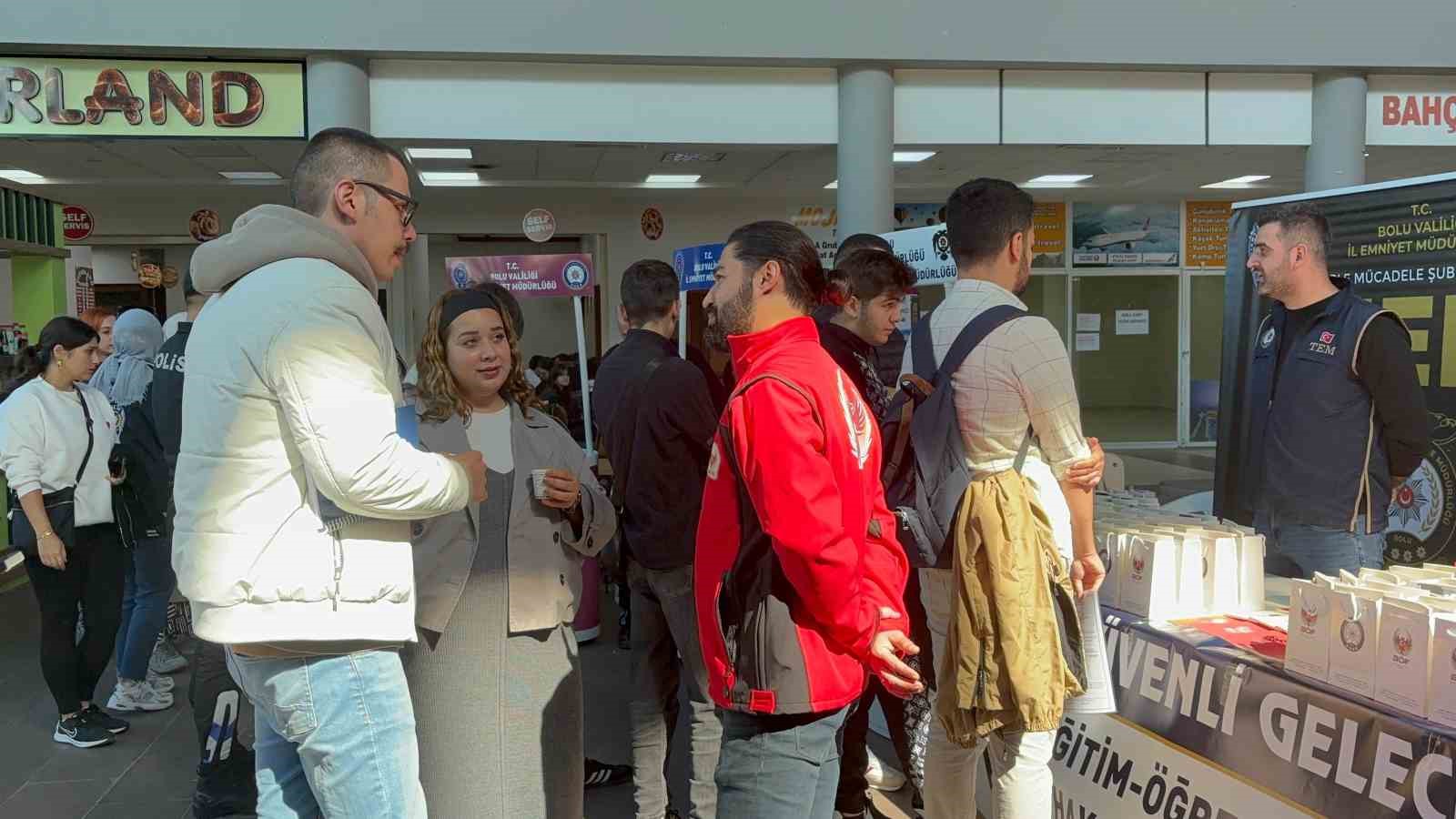 Öğrenciler daha güvenli hissetsin diye polis tüm birimleriyle sahaya indi
