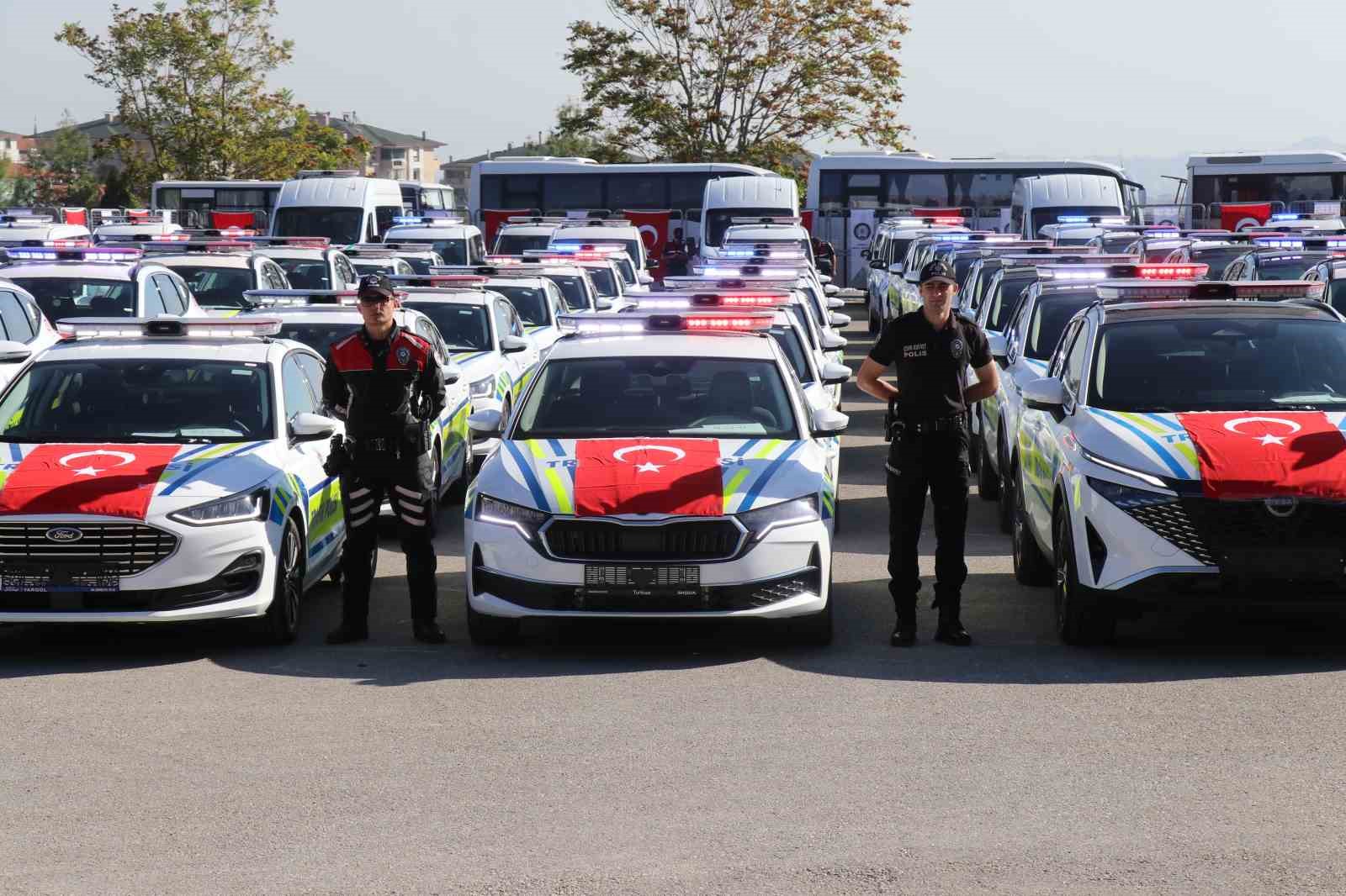 Denizli’de jandarma ve polisin 141 yeni aracı hizmete alındı