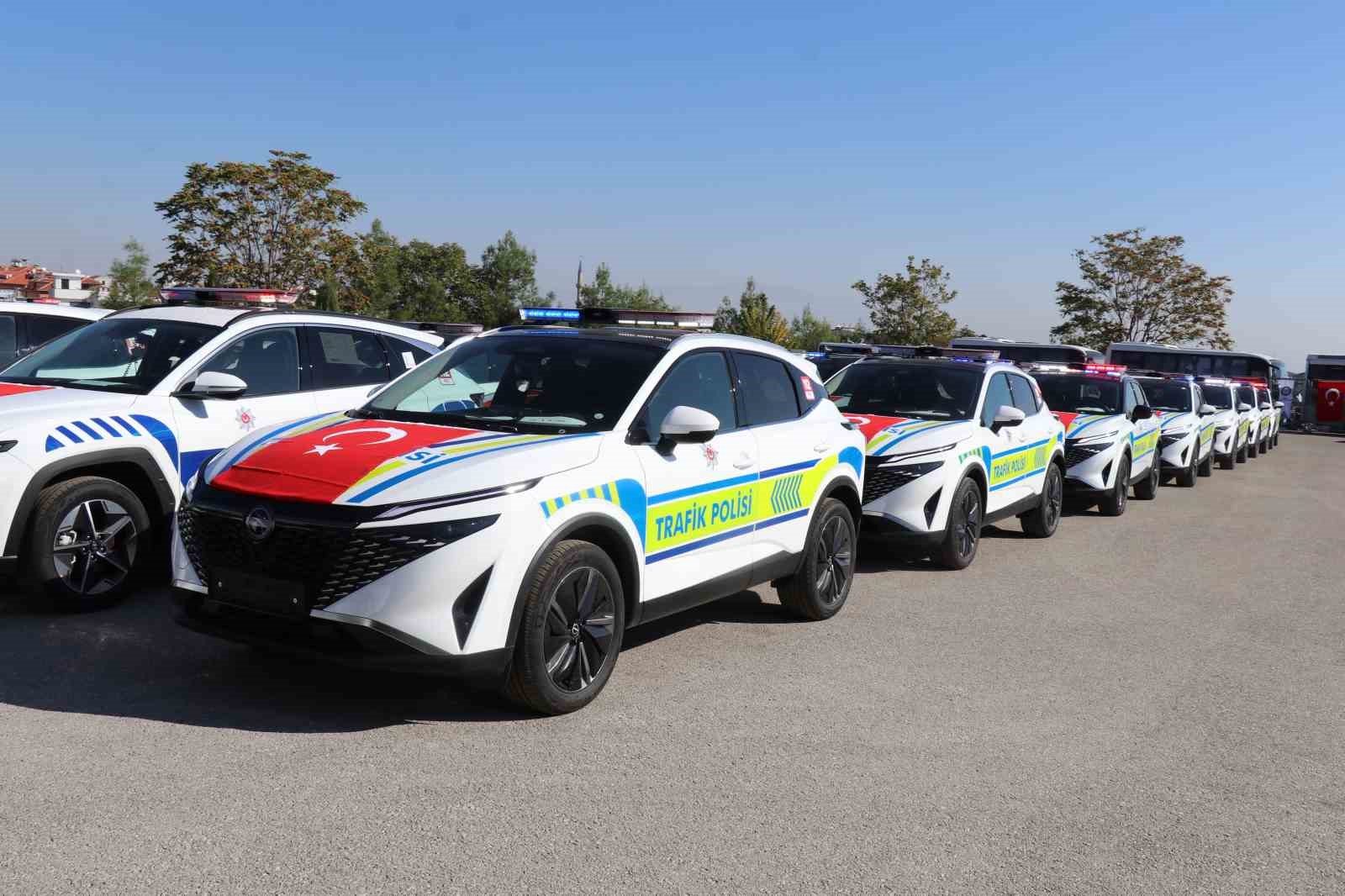 Denizli’de jandarma ve polisin 141 yeni aracı hizmete alındı
