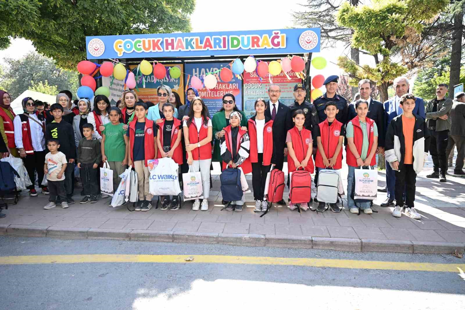 Malatya’da &quot;Çocuk Hakları Durağı&quot; etkinliğiyle farkındalık artırıldı