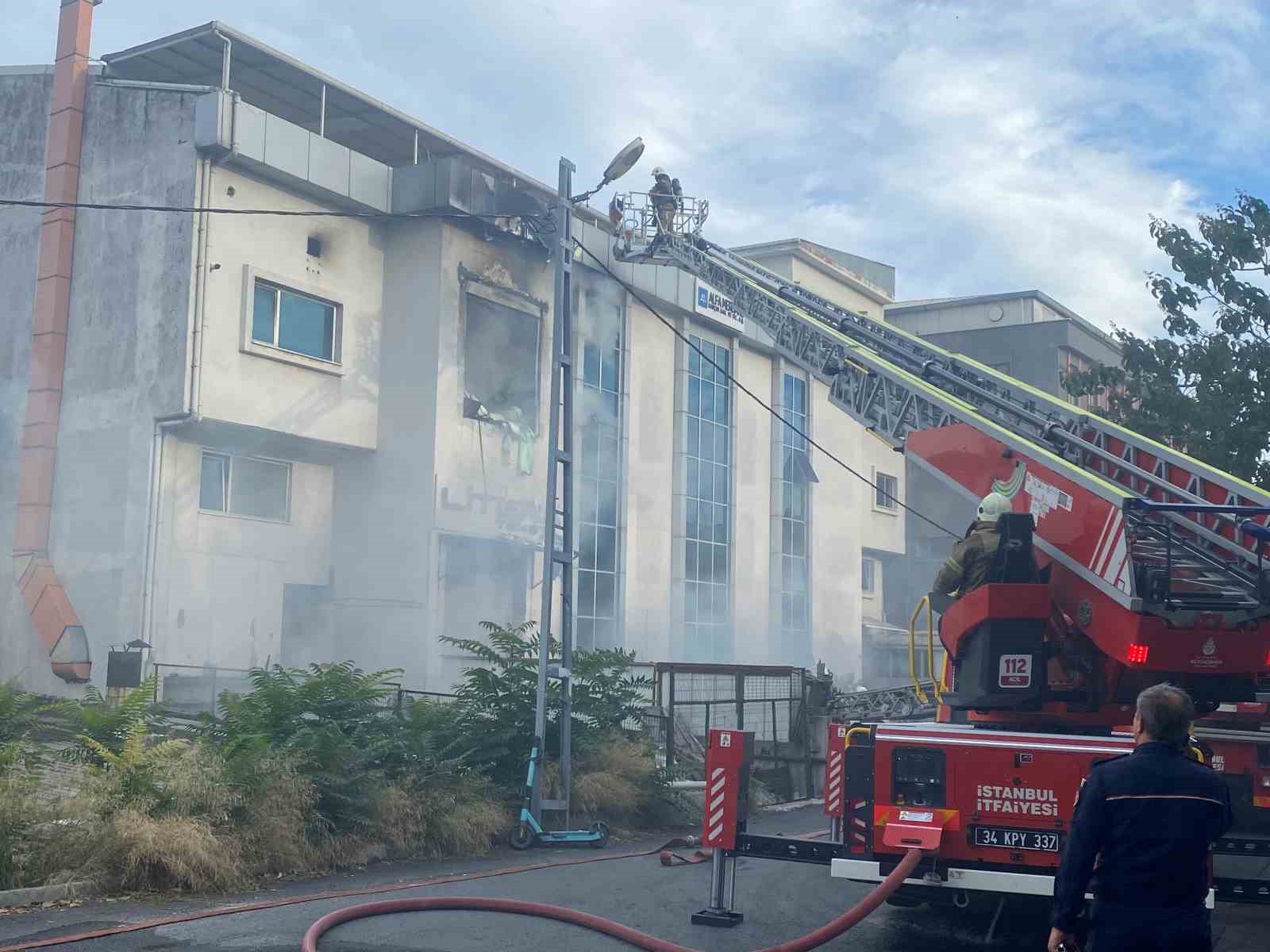 Beylikdüzü’nde medikal malzeme üretimi yapan atölyede yangın