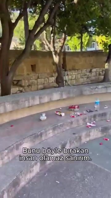 Başkan Sevindi, yeşil alanlara atılan çöplerin görüntülerini bu sözlerle paylaştı: "Bunu böyle bırakan insan olamaz"