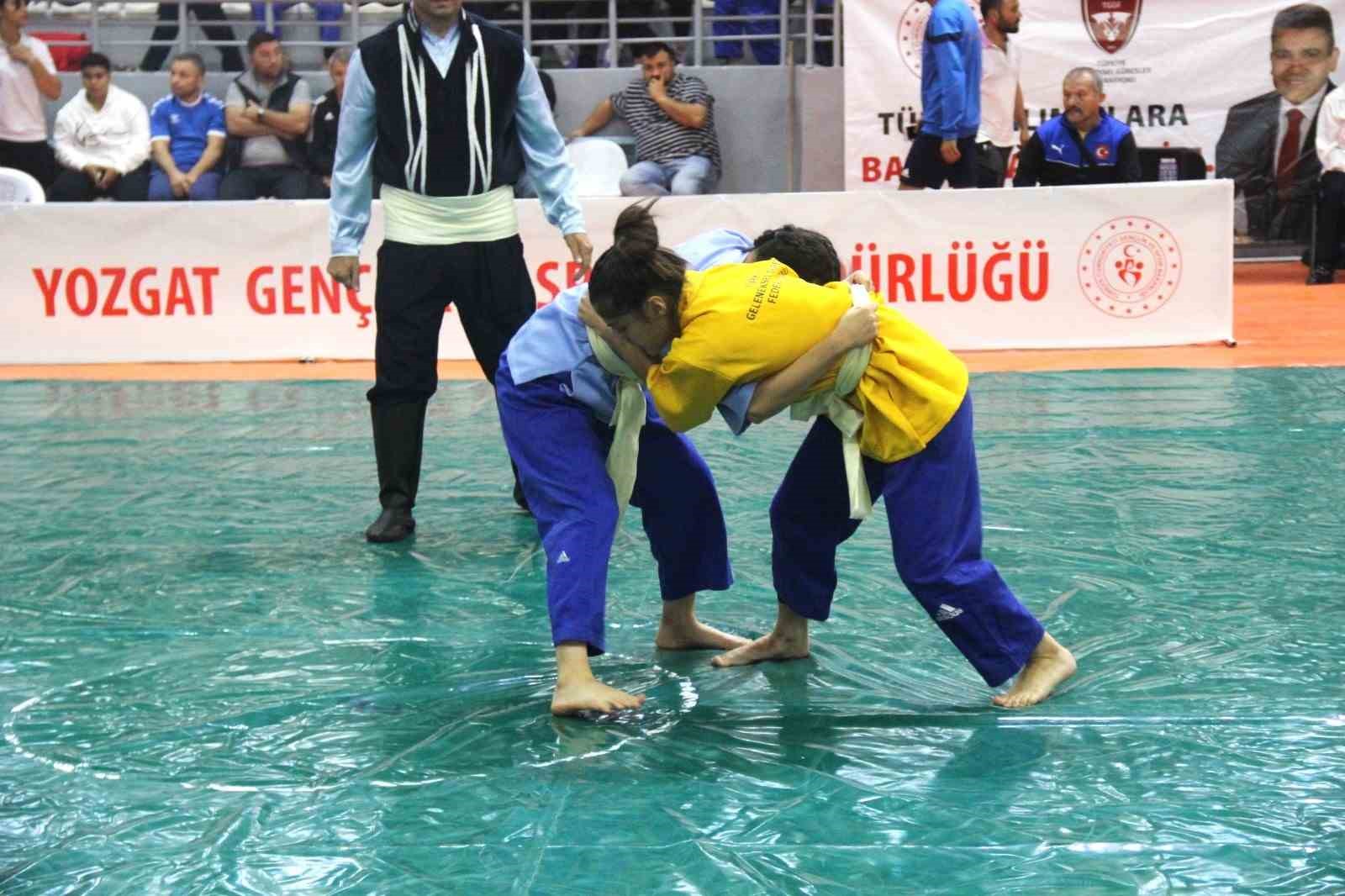 Kuşak G&uuml;reşi B&uuml;y&uuml;kler T&uuml;rkiye Şampiyonası, Yozgat&rsquo;ta başladı
