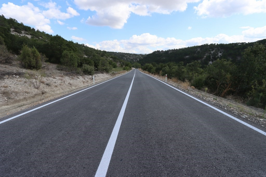 K&uuml;tahya İl &Ouml;zel İdaresinin 2024 yılı k&ouml;y yolları bakım, onarım, sıcak asfalt &ccedil;alışmaları
